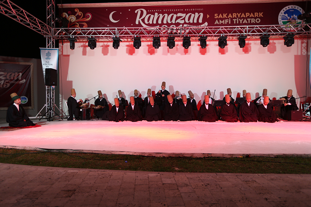 Tasavvuf Müziği Topluluğu Sahne Aldı