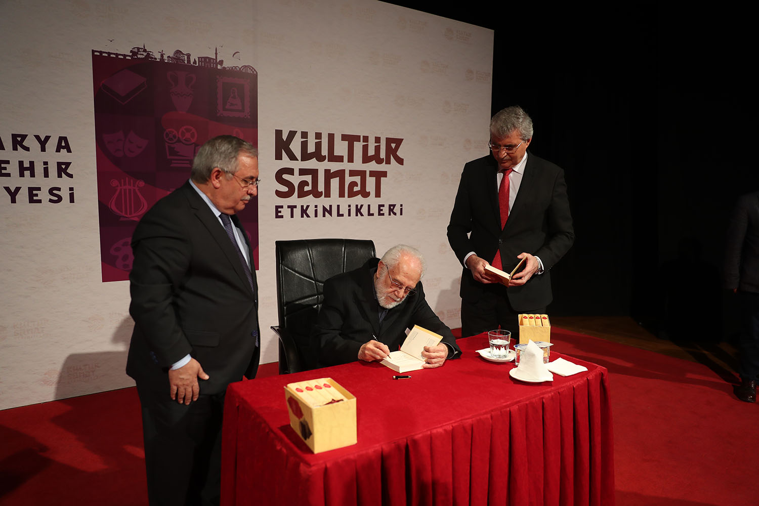 “Sultan Abdülhamid emperyalizme karşı en güzel mücadeleyi vermiştir”