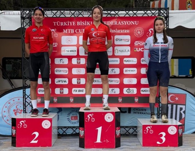 Büyükşehir’den çifte gurur: Atletizm ve bisiklette madalyaları topladılar