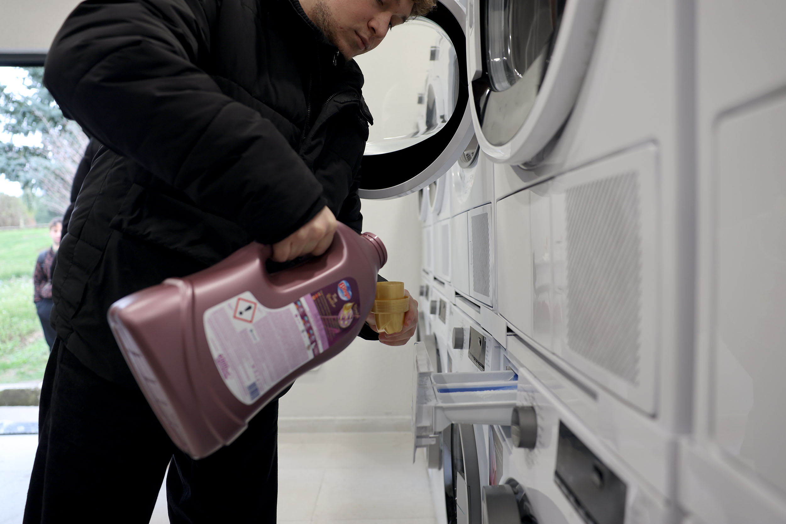 Sakarya’da üniversite öğrencisinin ‘çamaşır yıkama’ derdi bitti