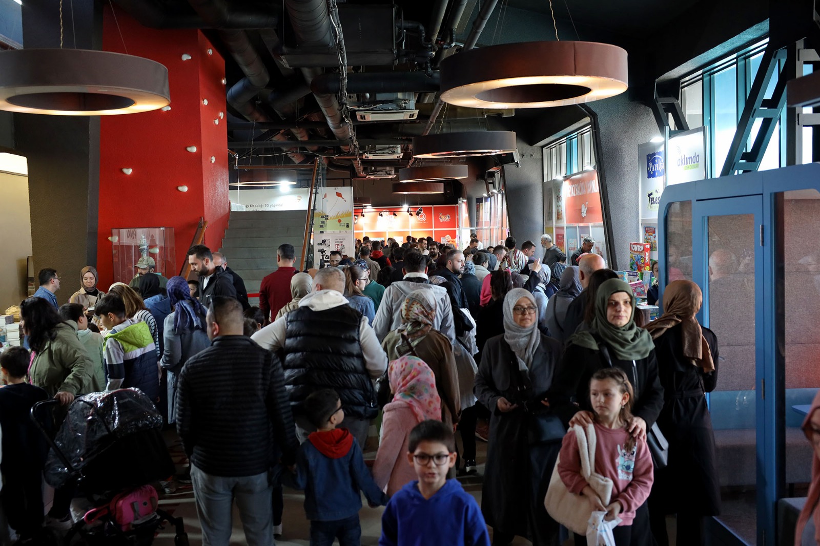 Sakarya Çocuk Edebiyatı Fuarı hafta sonunda doldu taştı