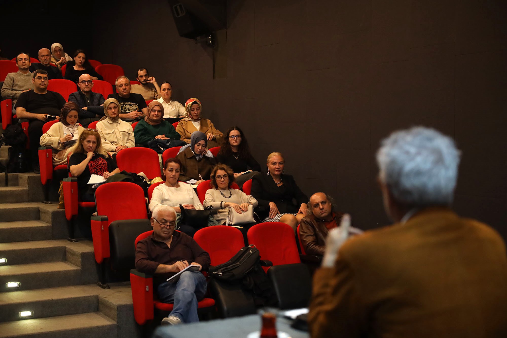 Büyükşehir Akademi’de Felsefe Atölyesi yoğun katılımla başladı
