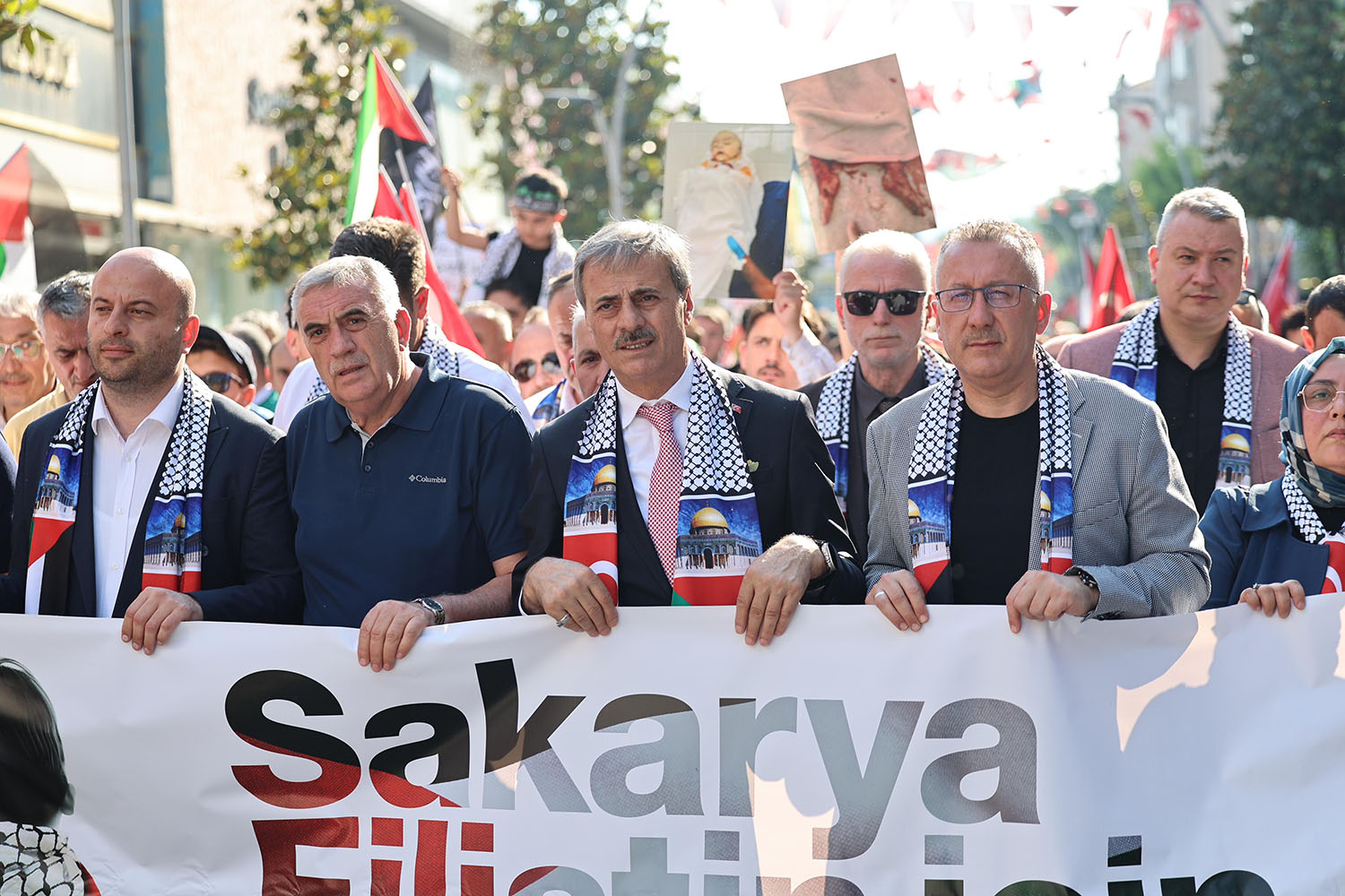 Yusuf Alemdar Filistin için sokağa dökülen binlerce Sakaryalıyla: "Filistin hepimizin davasıdır"