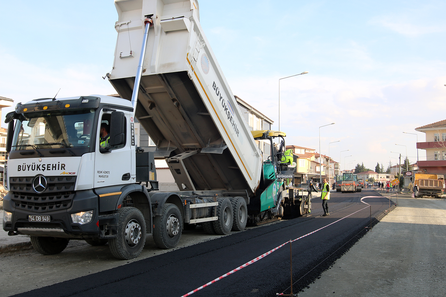 Süleyman Binek Caddesi’nde asfalt çalışmaları başladı