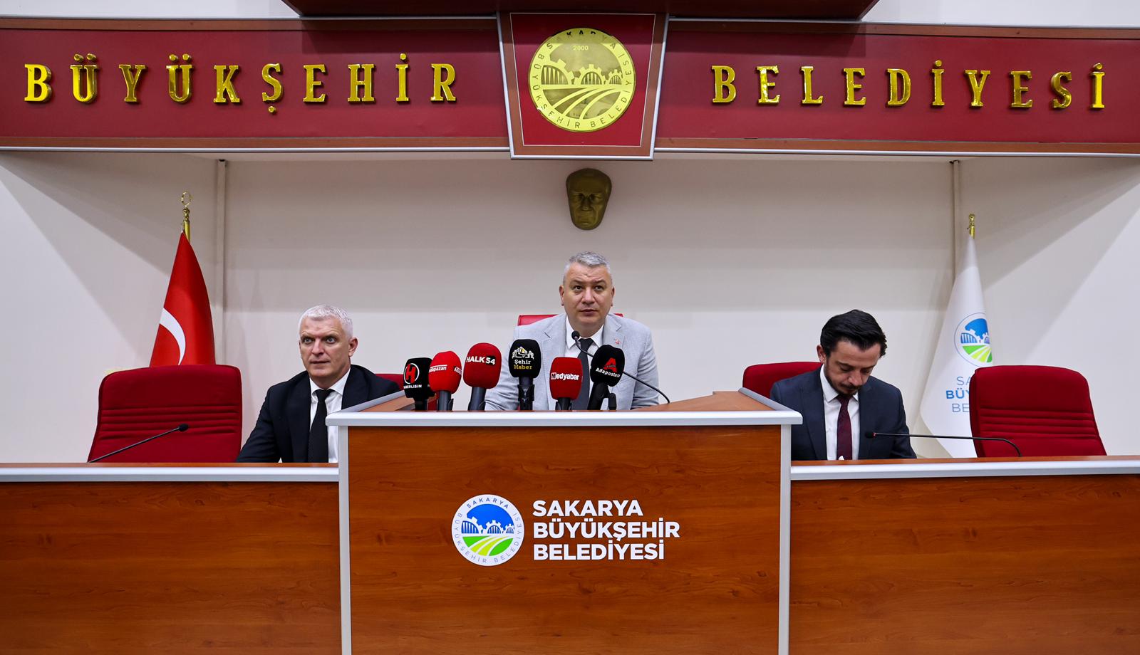 Yusuf Alemdar mecliste şehrin yeni müjdelerini paylaştı: Kimsesizler Oteli, 250 bin metrekare yeşil alan ve Kaynarca’ya SGM geliyor