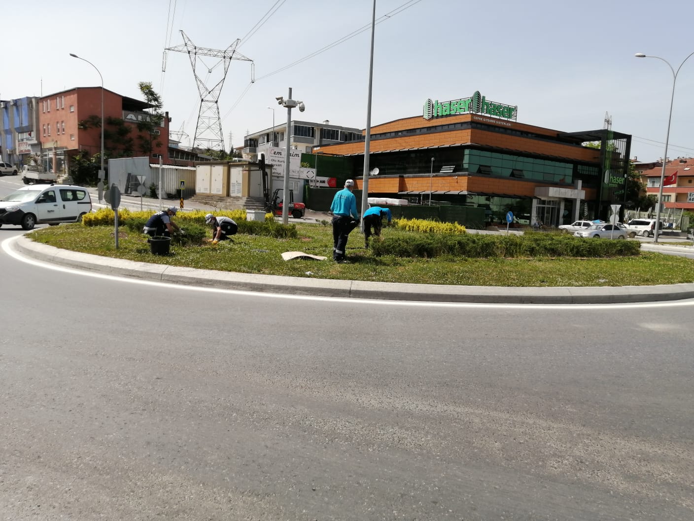 Park ve yeşil alanlarda bahar temizliği