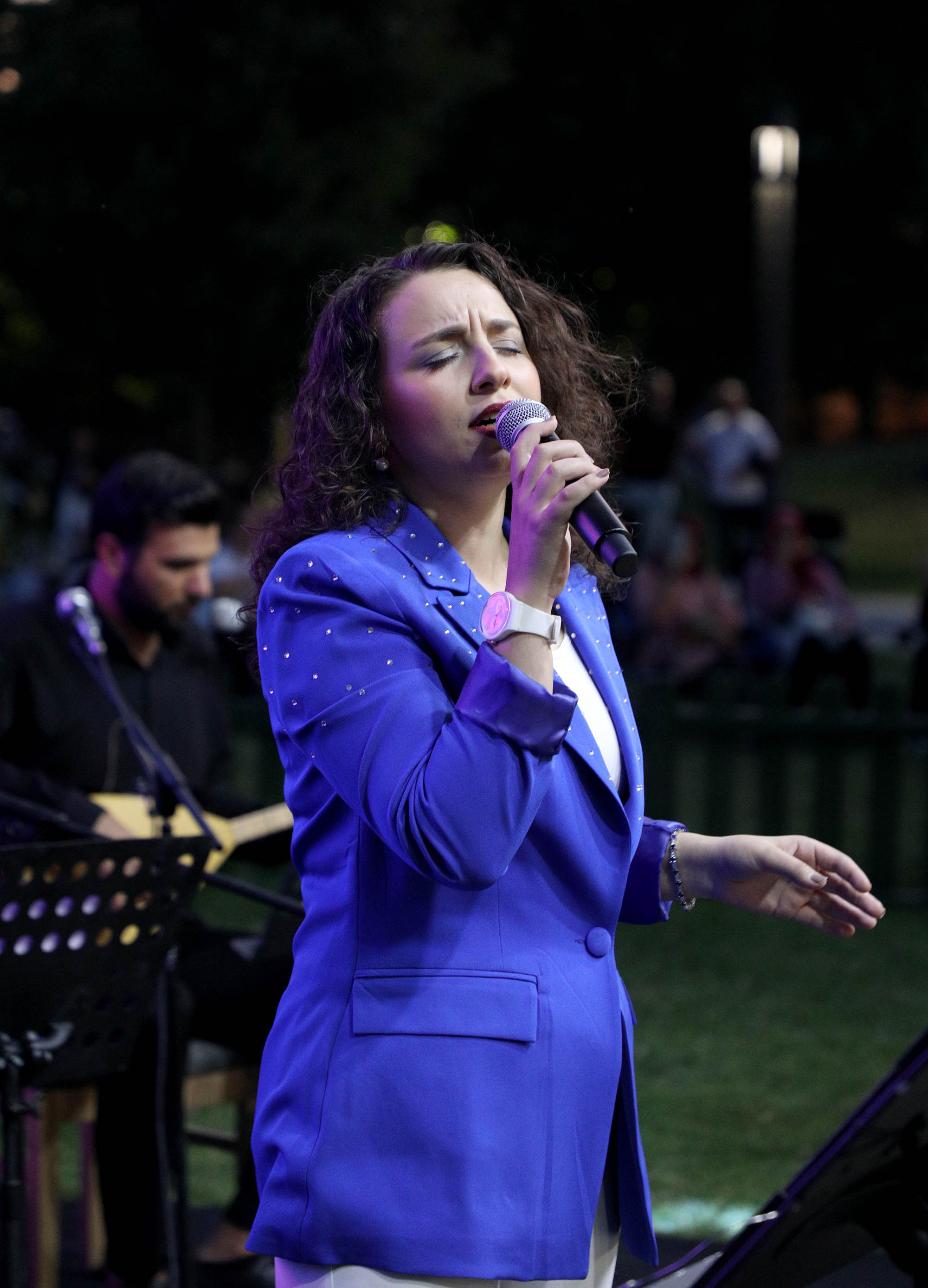 Büyükşehir’in yaz konserleri Millet Bahçesi’nde festival havasına dönüştü: Elif Kayacan’dan unutulmaz performans