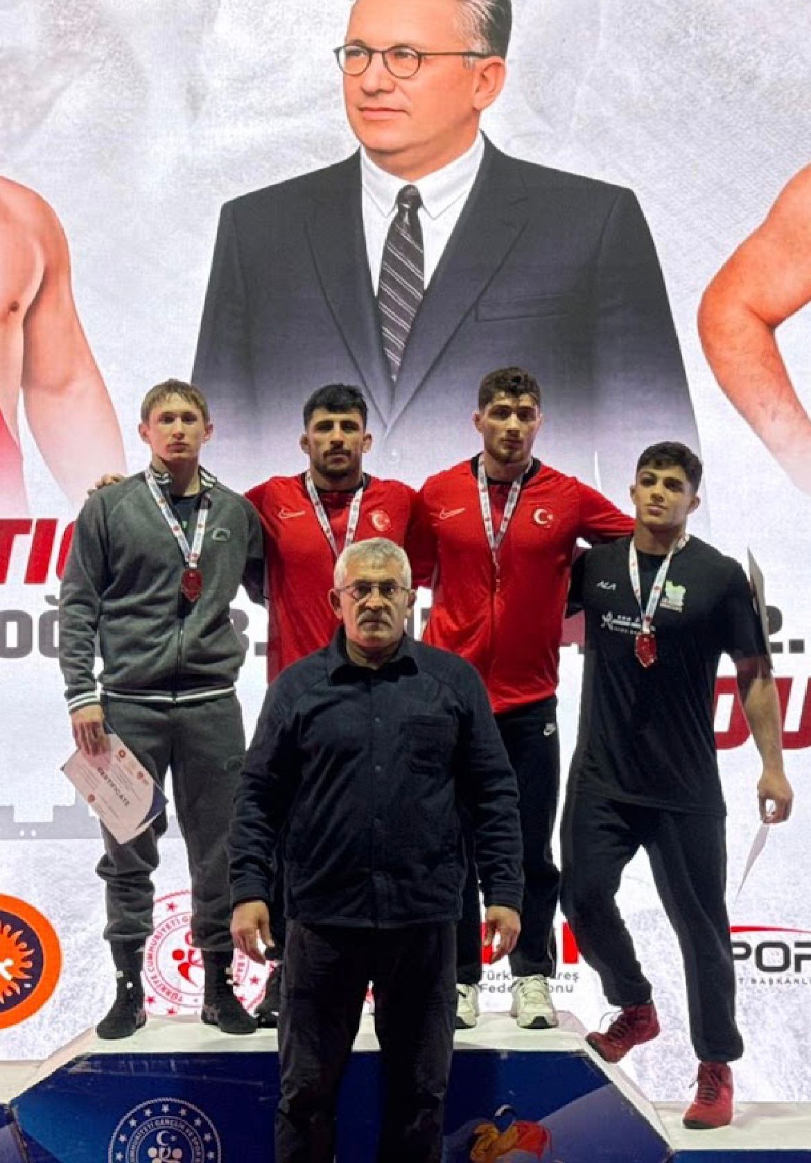 Büyükşehir sporcusu Abdülsamet Antalya’da podyuma çıktı