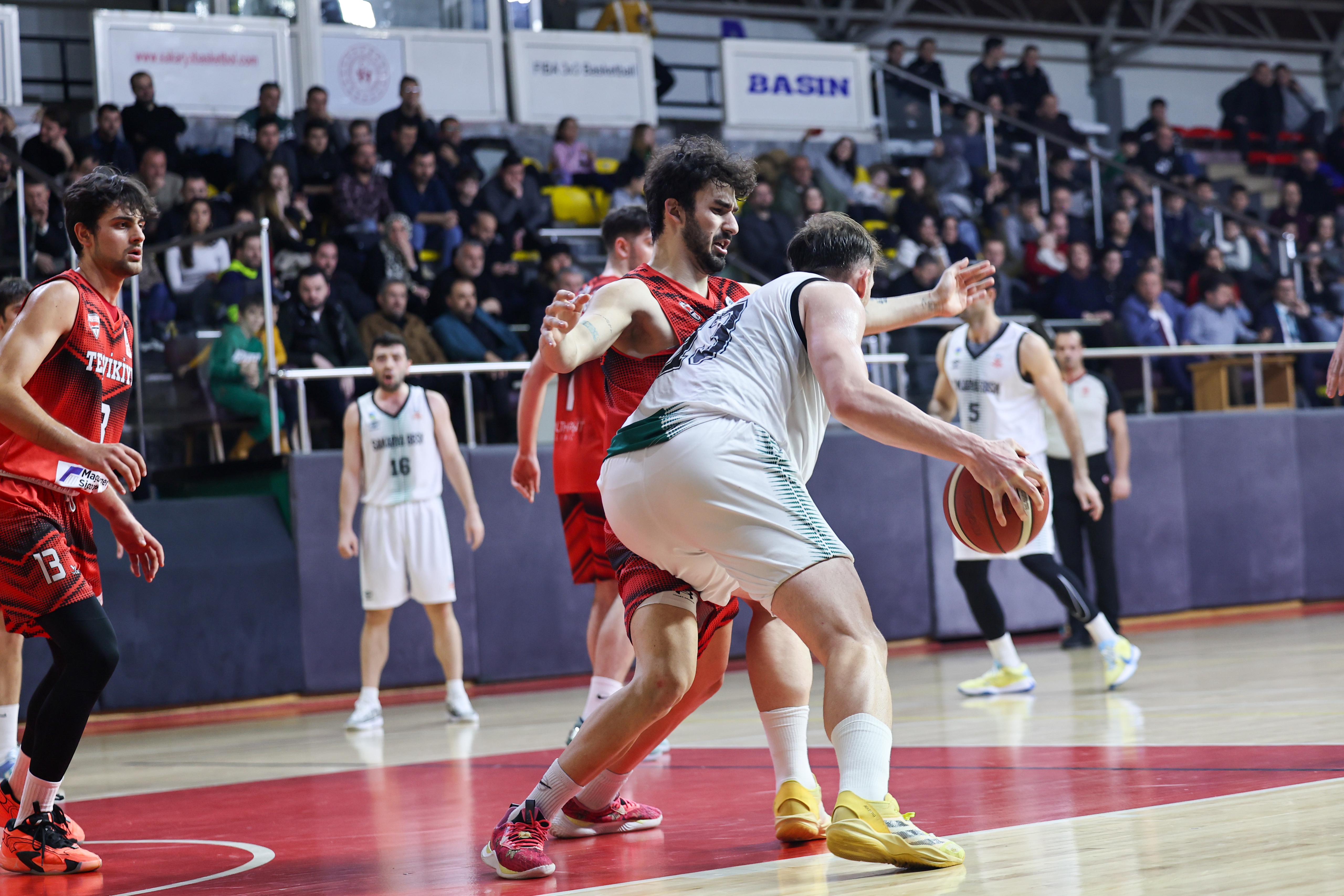 Dev adamlardan kritik galibiyet: 76-65