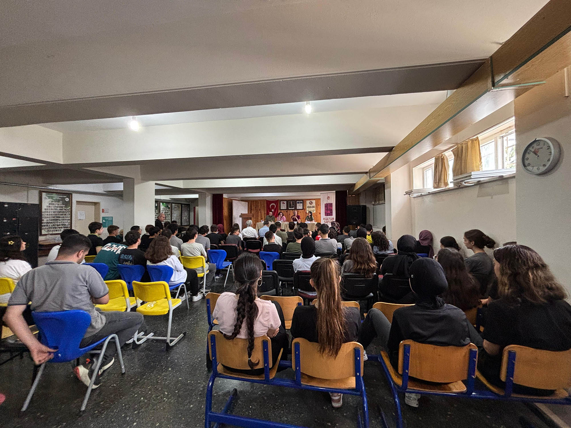 Şiirin en güzel dizeleri liselere taşındı: Şairler Sakarya’da öğrencilerle buluştu