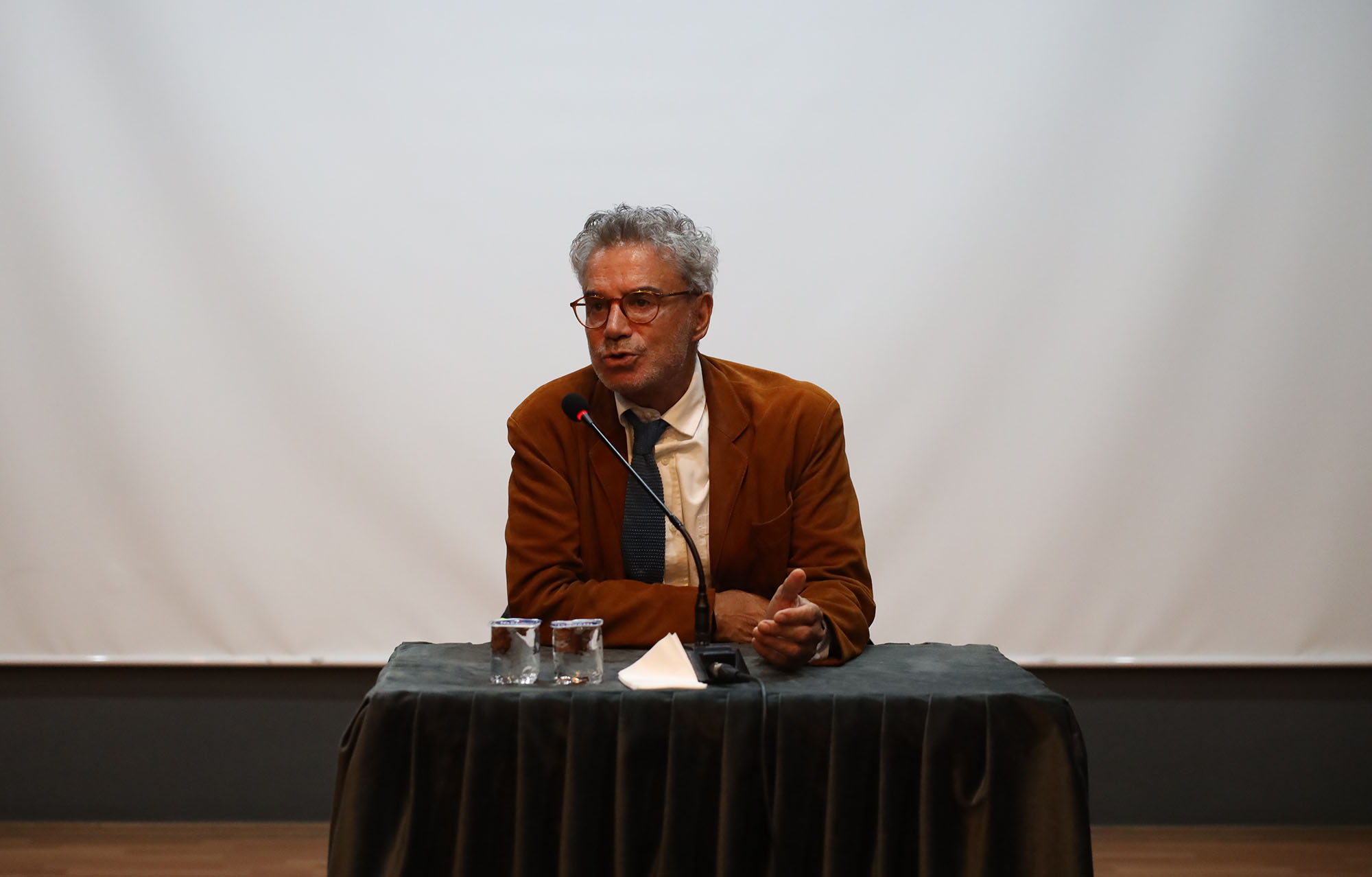 Büyükşehir Akademi’de Felsefe Atölyesi yoğun katılımla başladı