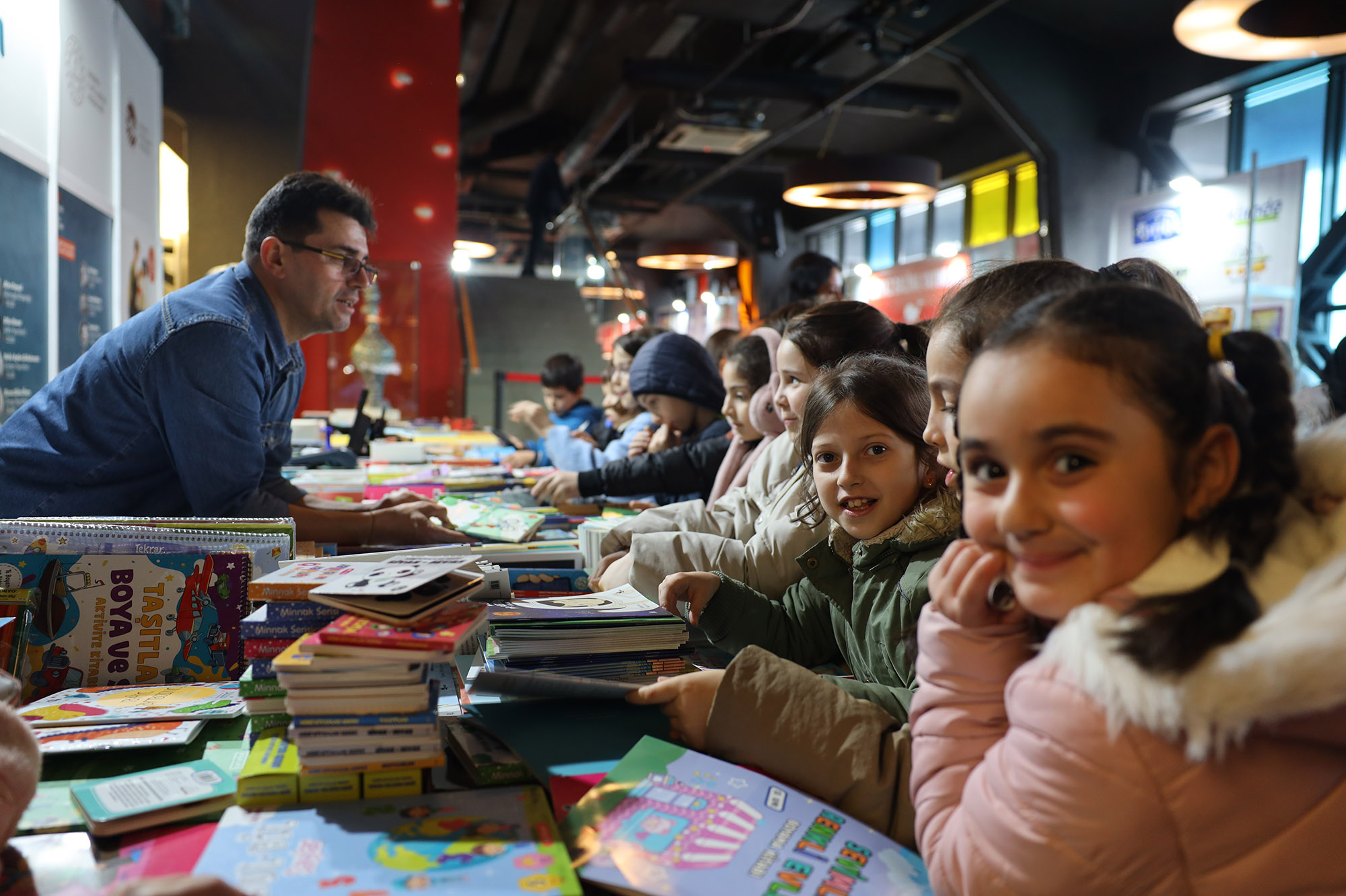 Sakarya Çocuk Edebiyatı Fuarı’na akın ediyor: 2 günde rekor katılım