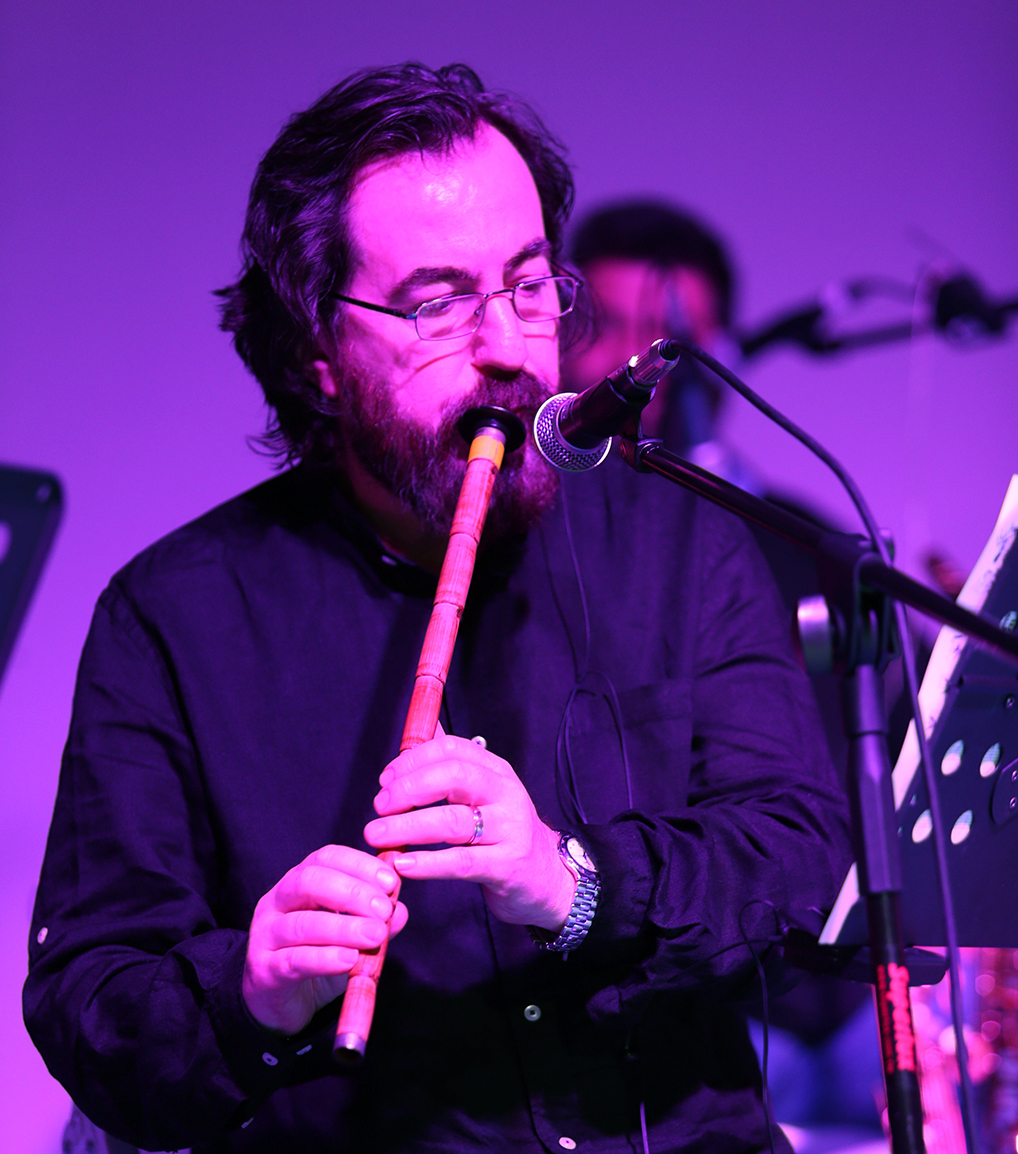 Ceceli Konserde İlahi Söyledi