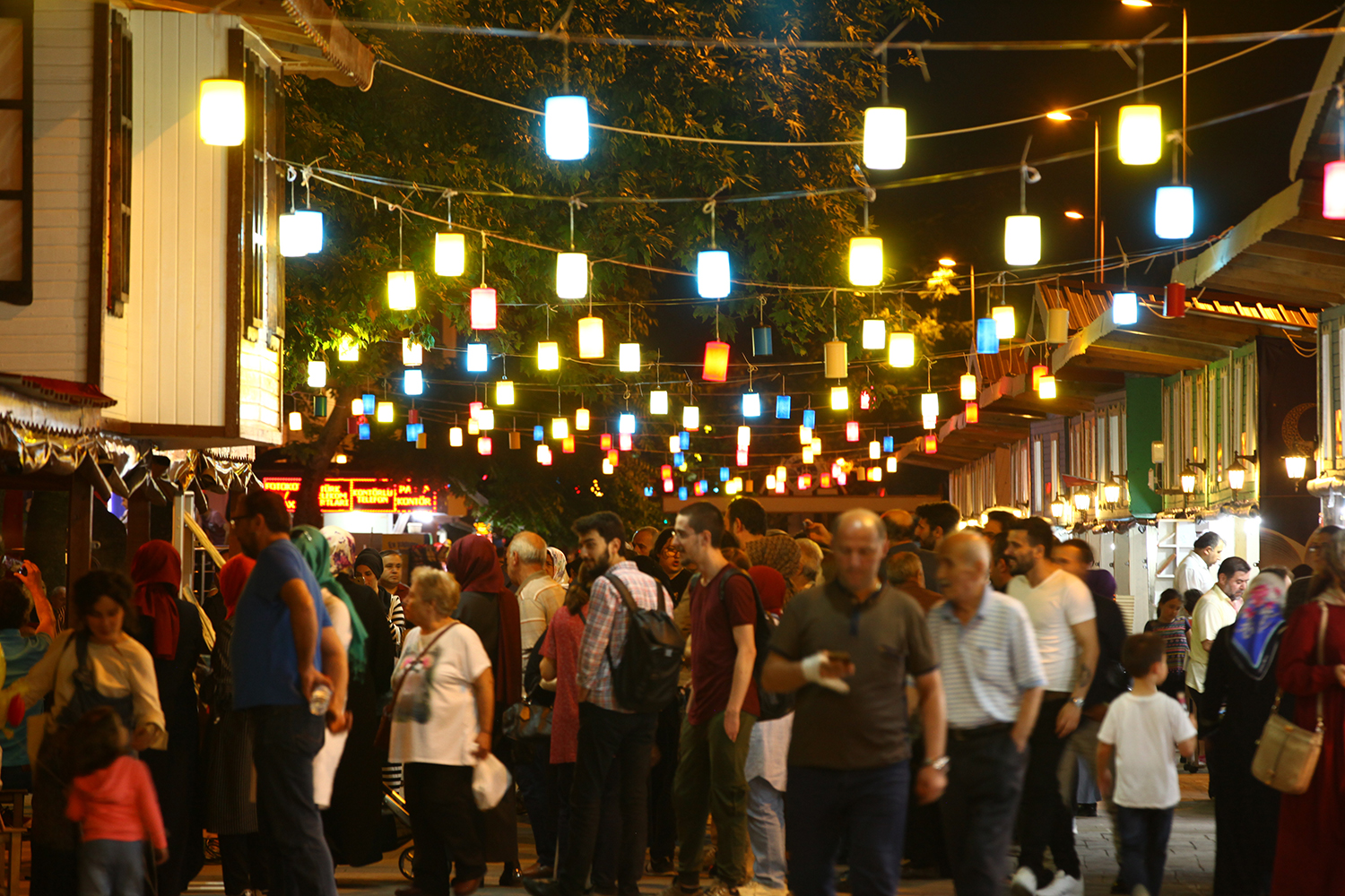 Ramazan Sokağı kapılarını açıyor: 11 ayın sultanı Büyükşehir’le dolu-dolu geçecek