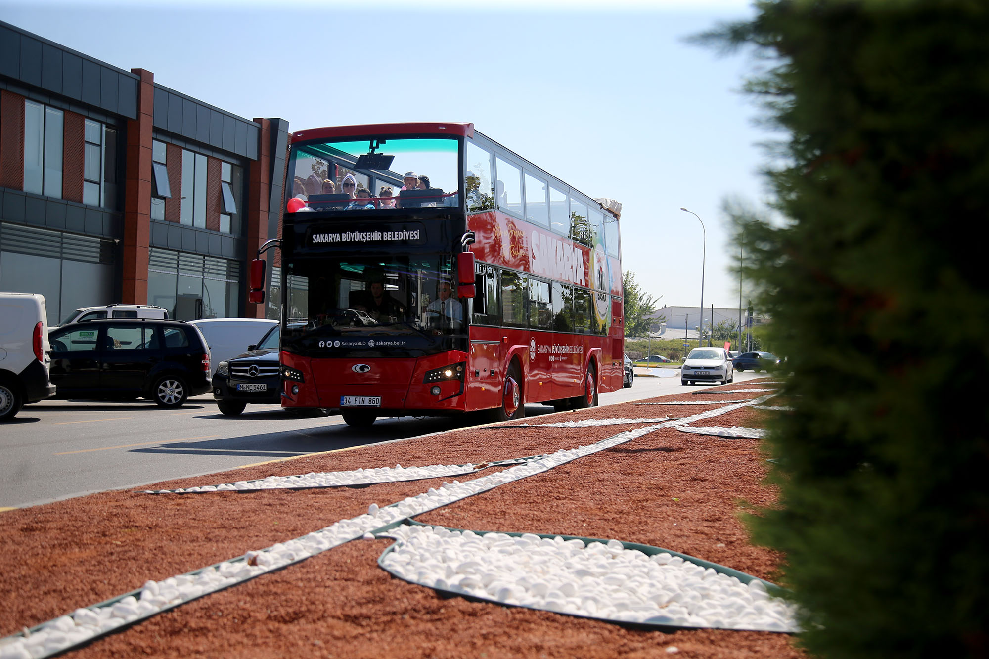 Büyükşehir’in çift katlı turizm otobüsü seferlerine başladı