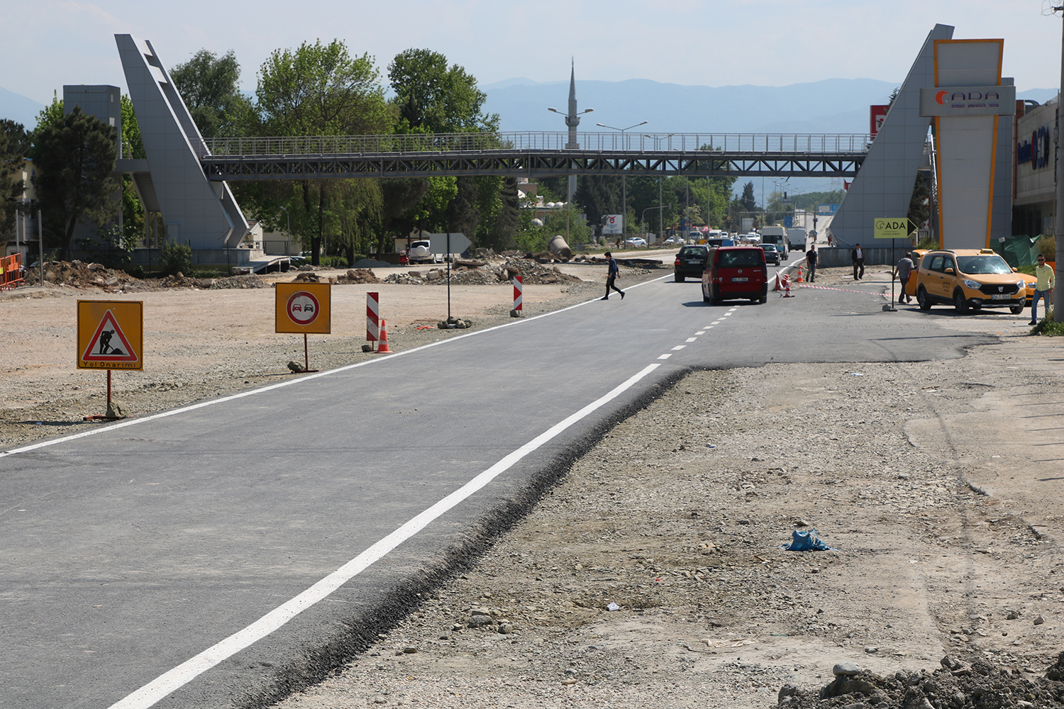 Düzenli akış için yan yol hizmette