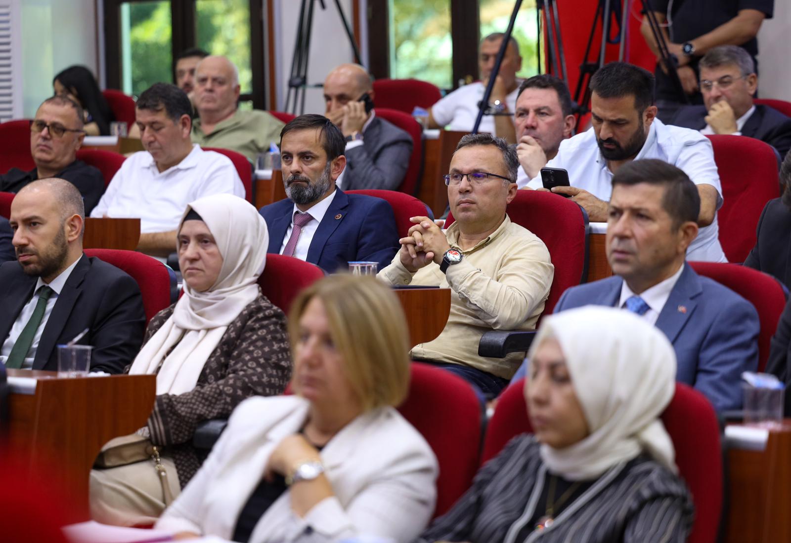 “Metrobüs hattı popülist bir anlayışla değil, enine boyuna çalışılmış bir yatırımdır”