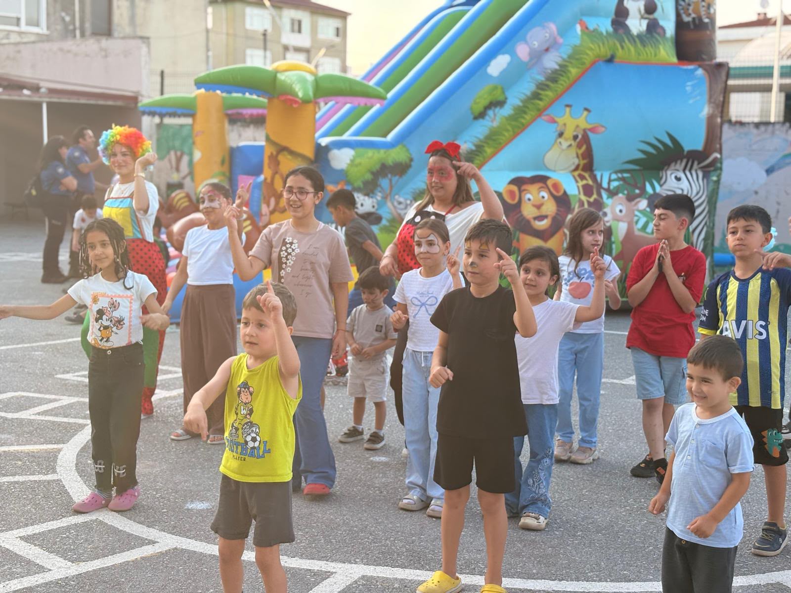 Gezgin Çocuk Atölyesi temmuzda 9 ilçede 4 bini aşkın çocuğun yüzünü güldürdü