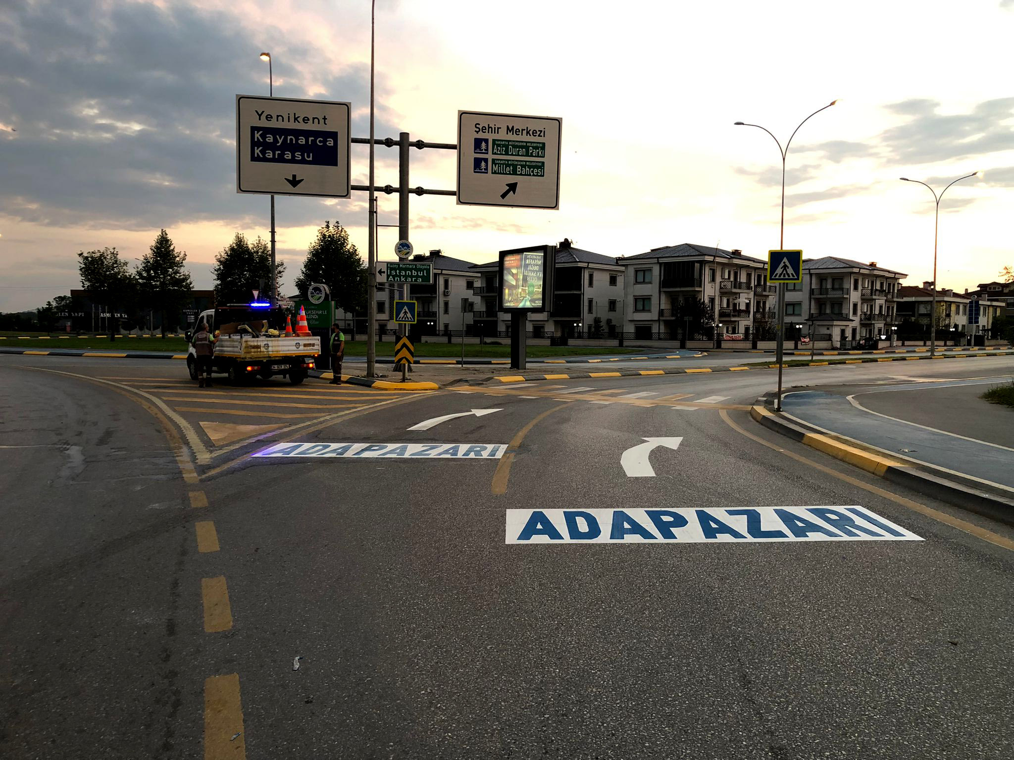 Büyükşehir’den şehrin önemli güzergâhlarına estetik dokunuş