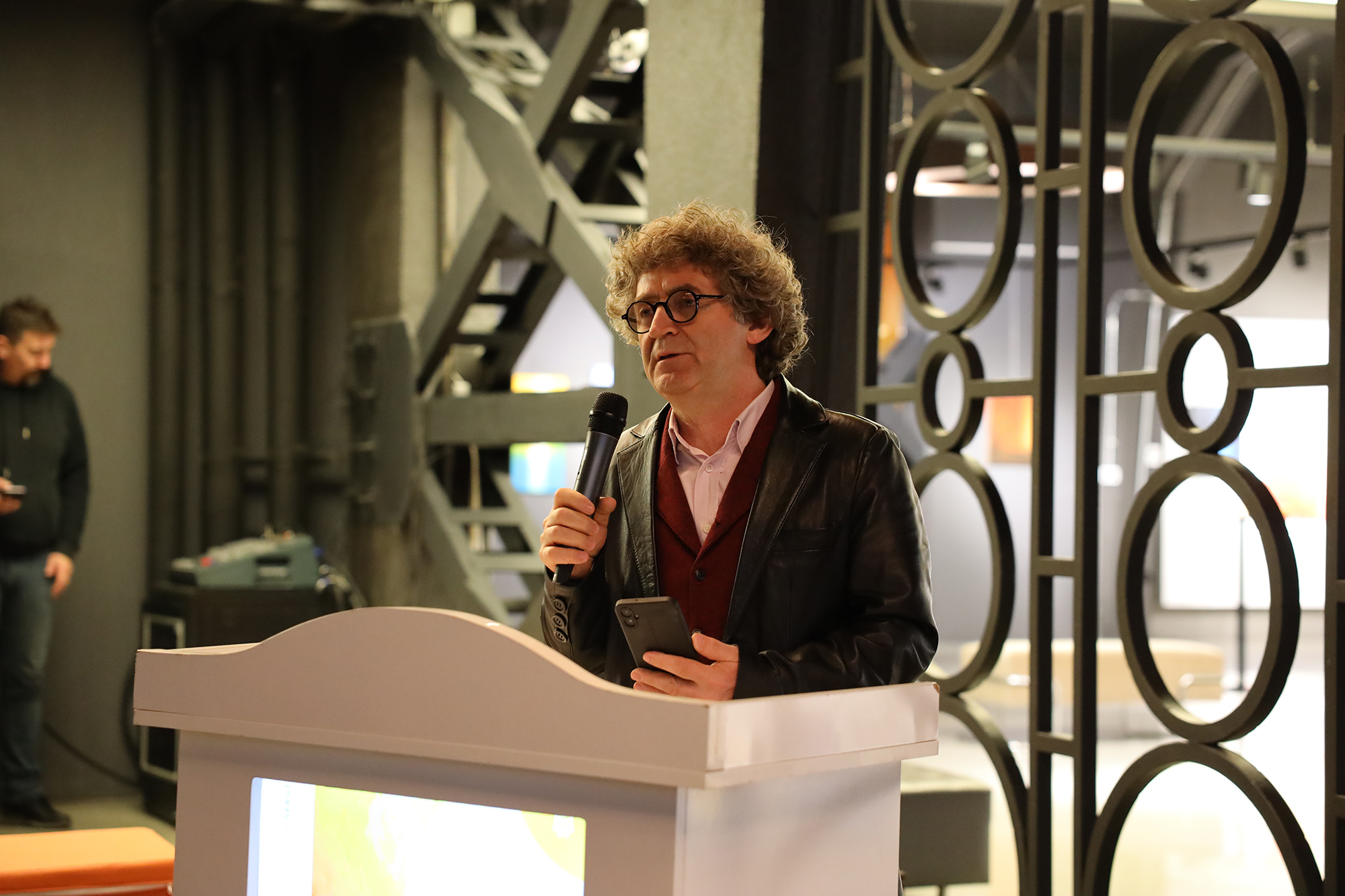 “Mavera’nın Renkleri” resim sergisi OSM’de kapılarını açtı