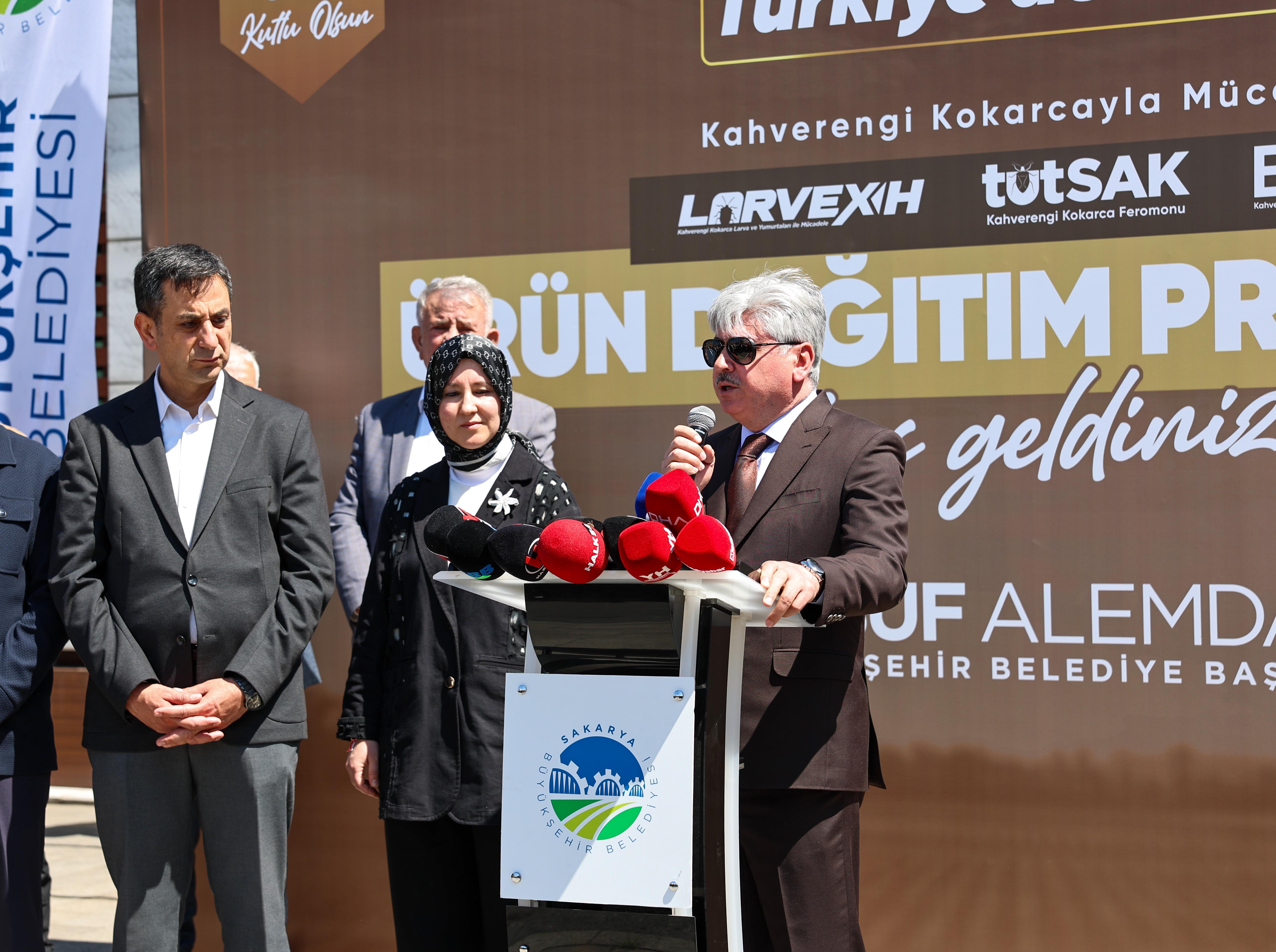 Kahverengi kokarca kabusuna karşı mucize buluş Sakarya’da Çiftçiler Günü’nde üreticiyle buluştu