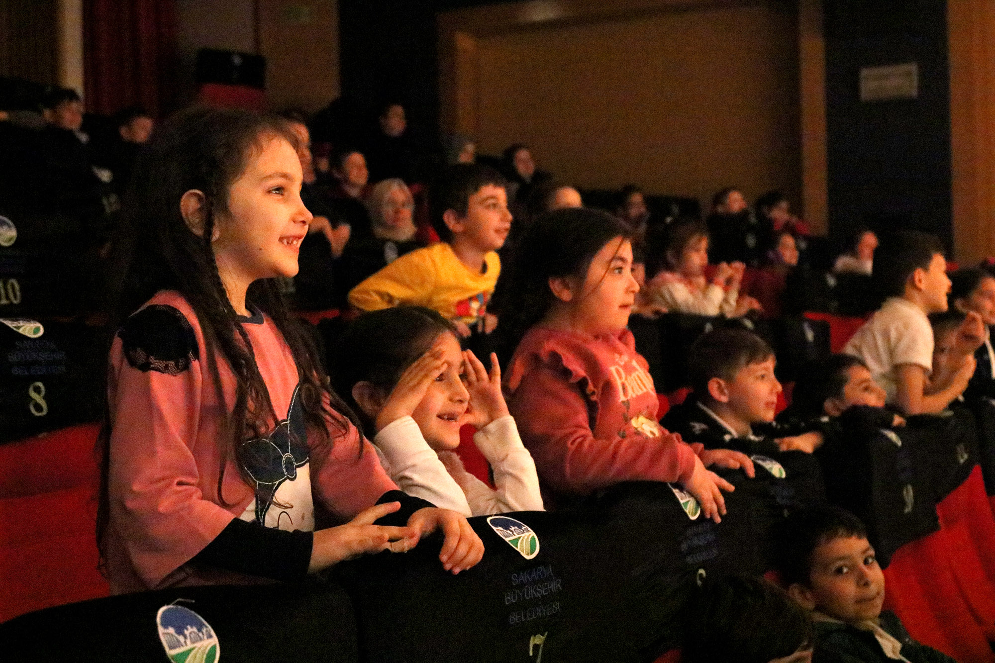 Gün boyu devam etti; Büyükşehir’den tiyatro şöleni