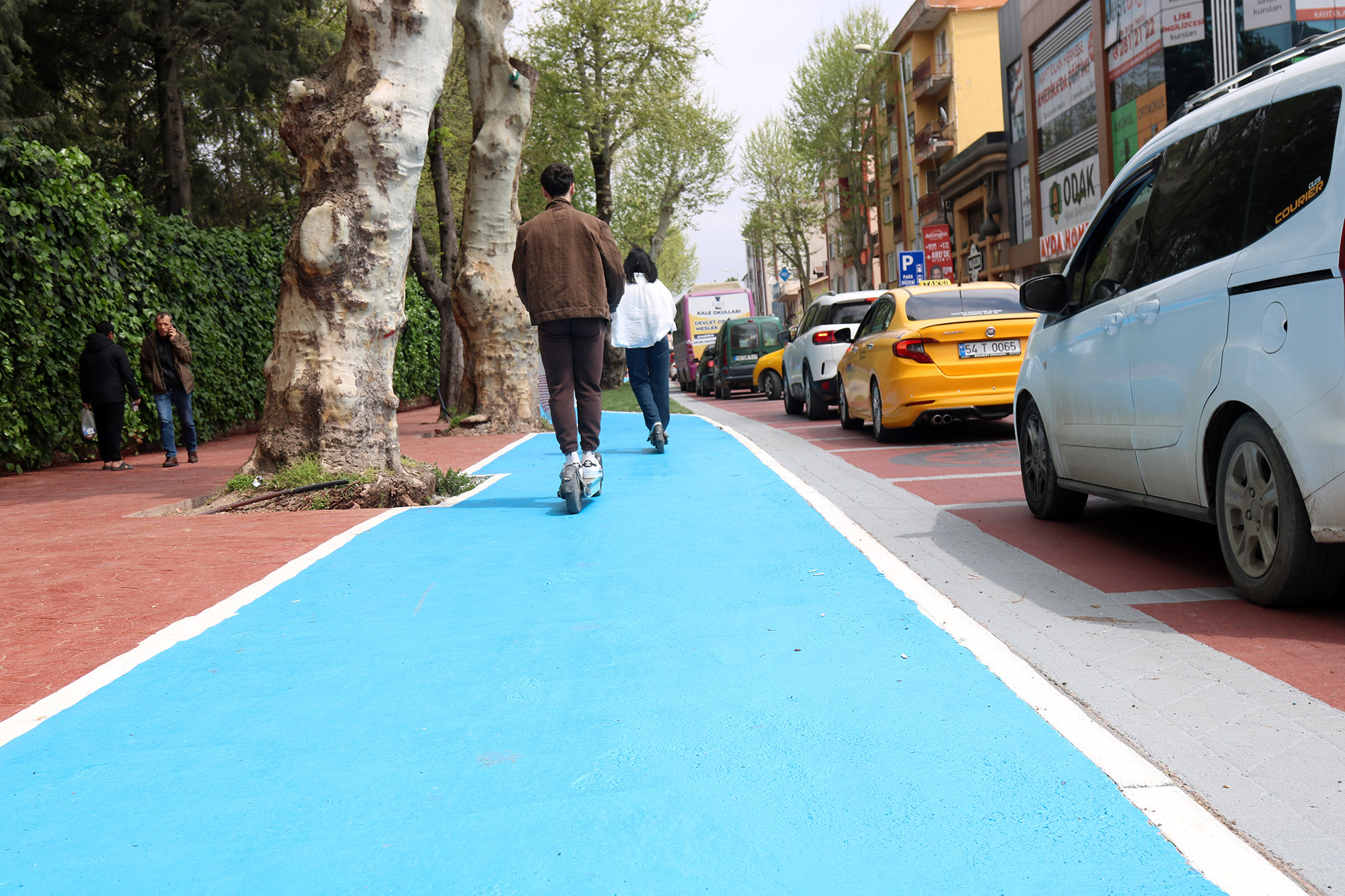 Çark Caddesi rengârenk yüzüyle ilk misafirlerini karşıladı