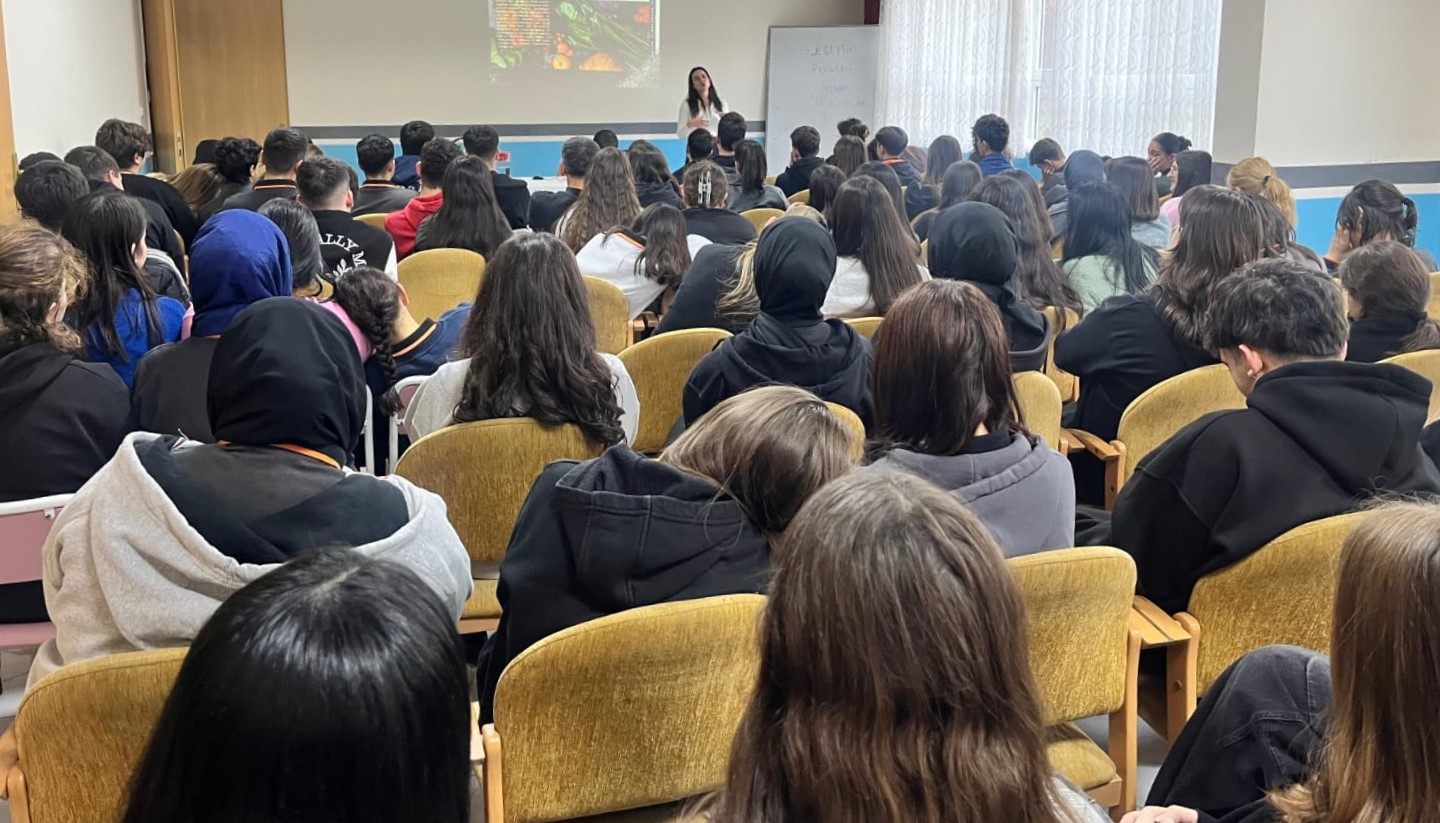 Büyükşehir’den bin 400 lise öğrencisine “İklim Değişikliği ve Sıfır Atık” eğitimi