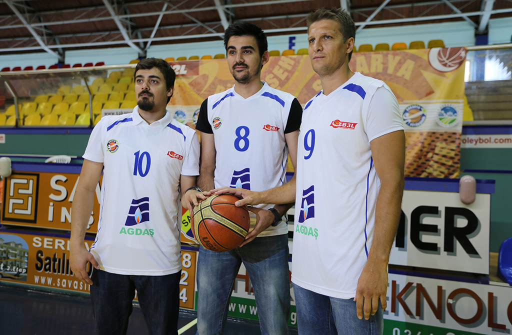 Büyükşehir Basketten 5 İmza Daha