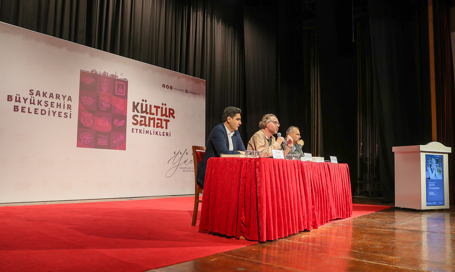 Türk edebiyatının usta kalemi Rasim Özdenören panelde konuşuldu