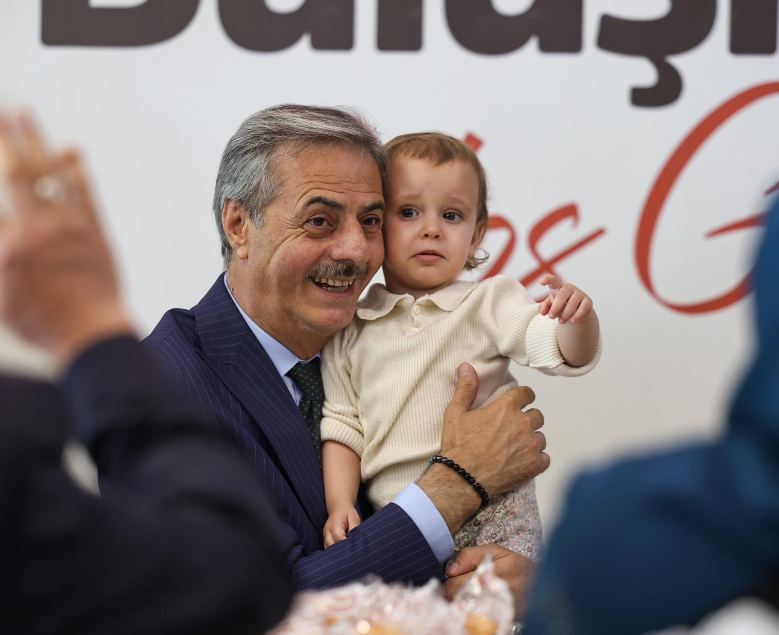 Yusuf Alemdar YADEM sakinleri ve çiftlerle aynı sofrada: “Aile, her şeydir”
