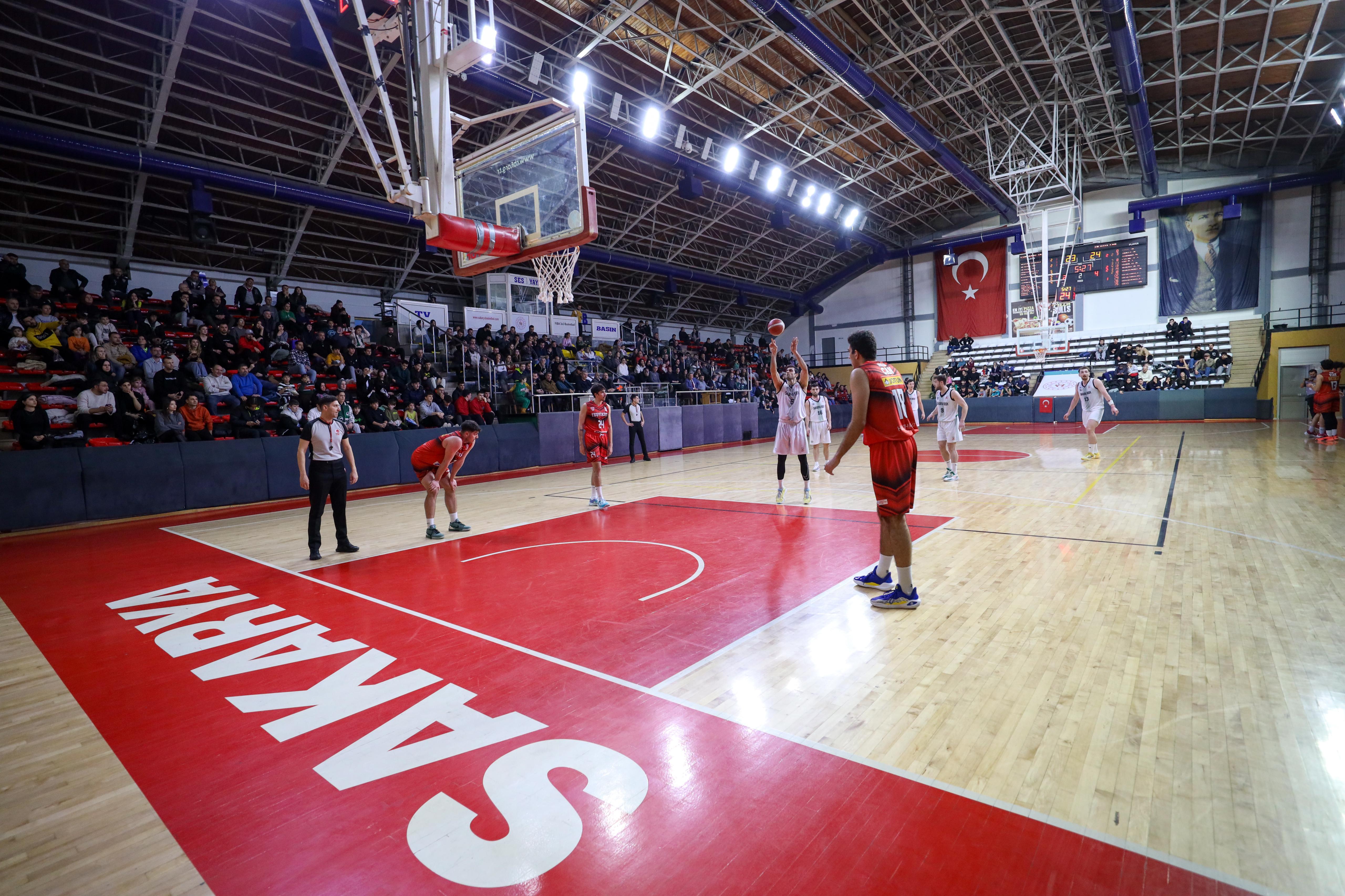 Dev adamlardan kritik galibiyet: 76-65