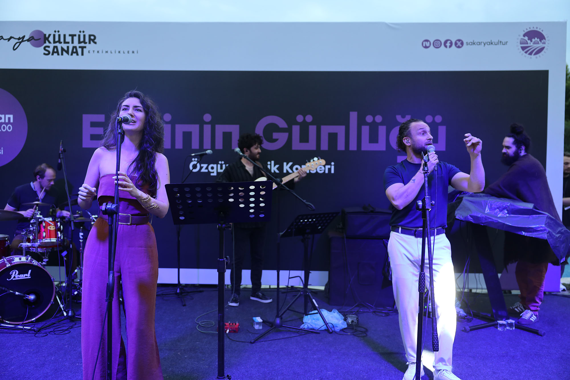 Ezginin Günlüğü konseriyle Millet Bahçesi’nde müzik şöleni yaşandı