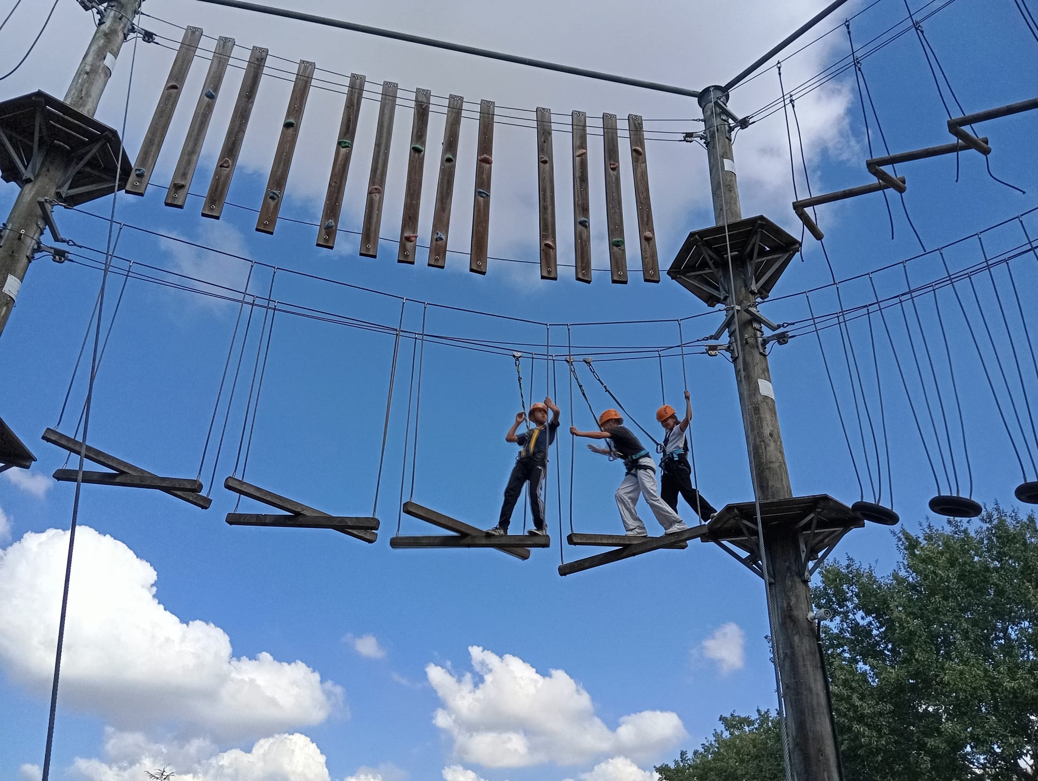 Macera Park’ta adrenalin dolu deneyimle çok şey öğreniyorlar