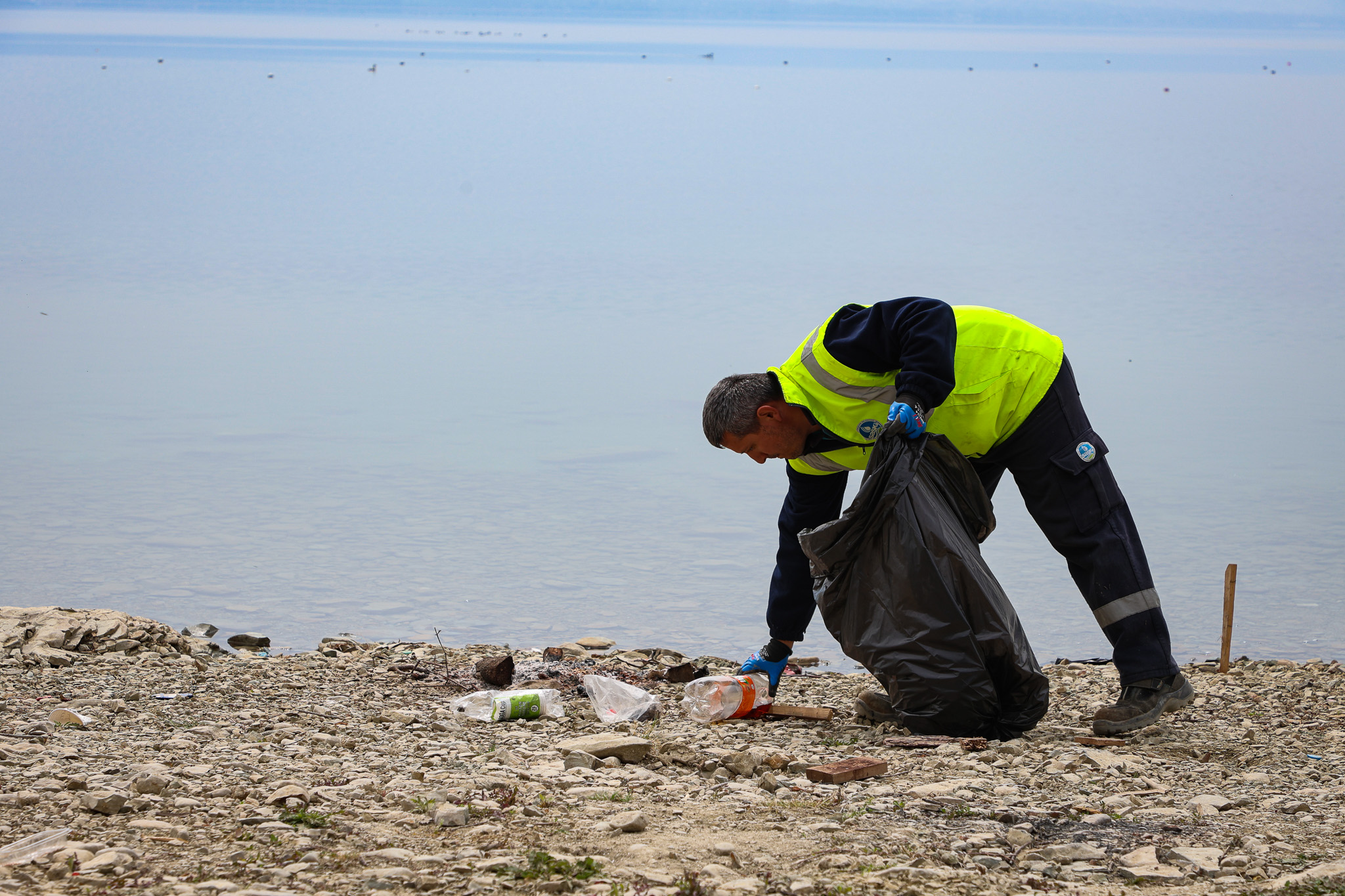 Sapanca Gölü’nün her bir karışı Büyükşehir’in takibinde: Tonlarca atık topladılar…