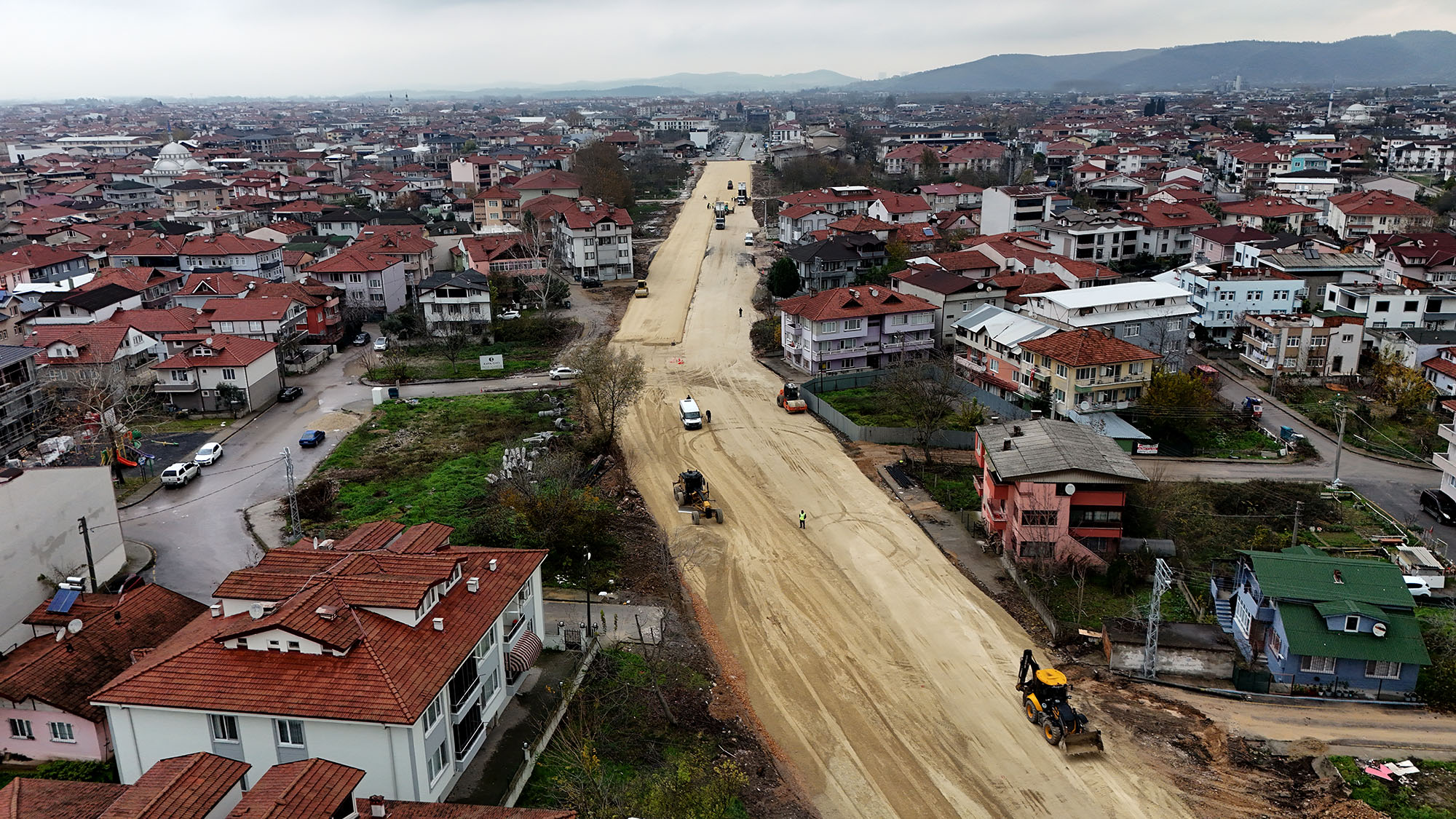 Şehir merkezinin beklediği bağlantı yolunda üstyapı çalışmalarına geçildi