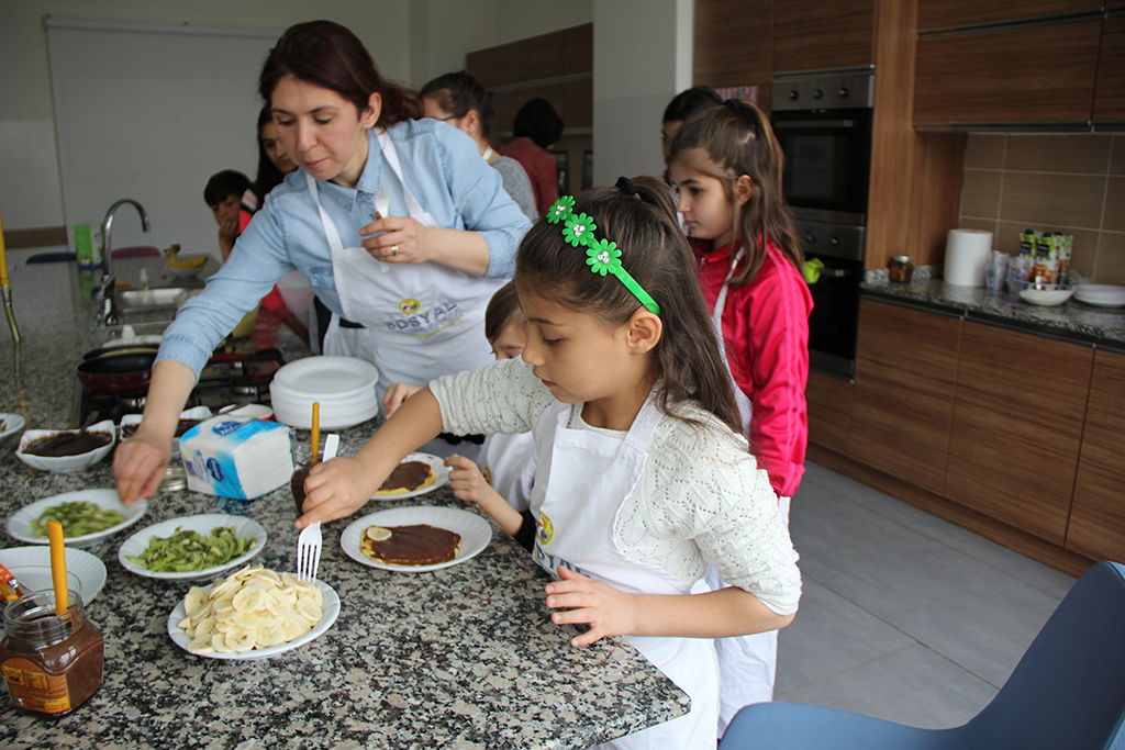 Çocuklar SGM’de ‘Glutensiz Waffle’ yaptılar