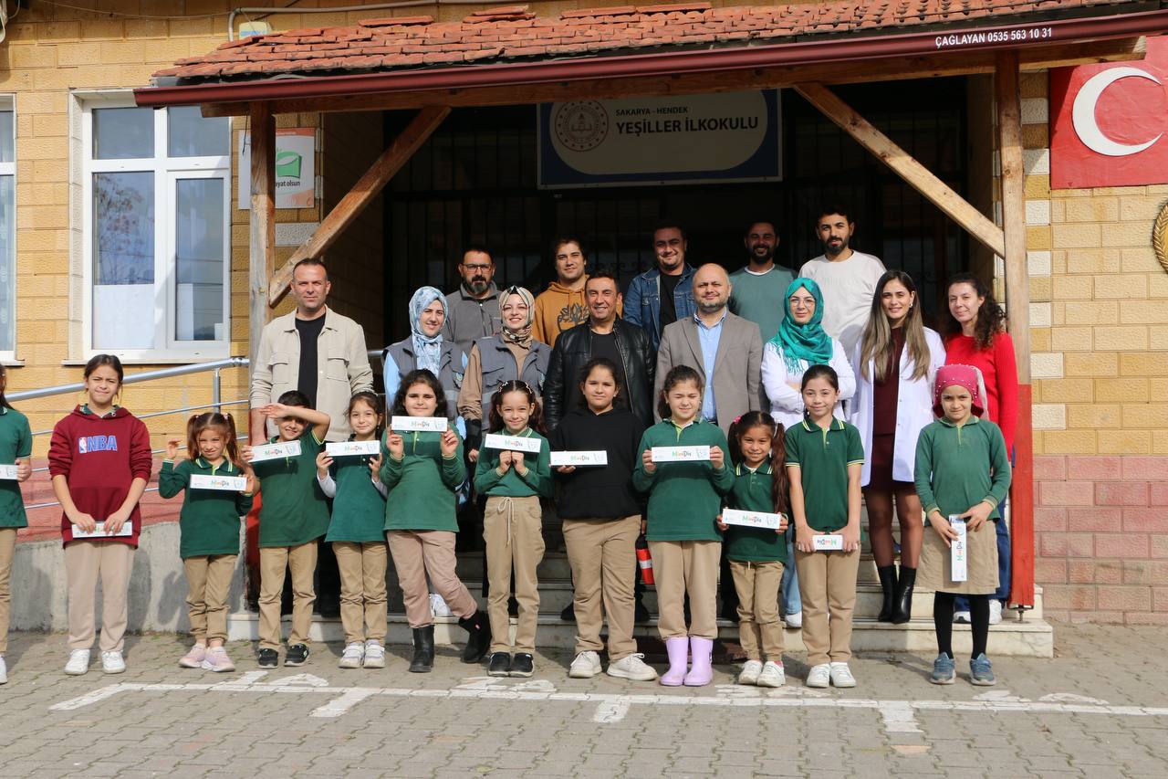 ‘Bir Hikâye Bin Neşe’ çocukların yüzünde tebessüm oluyor