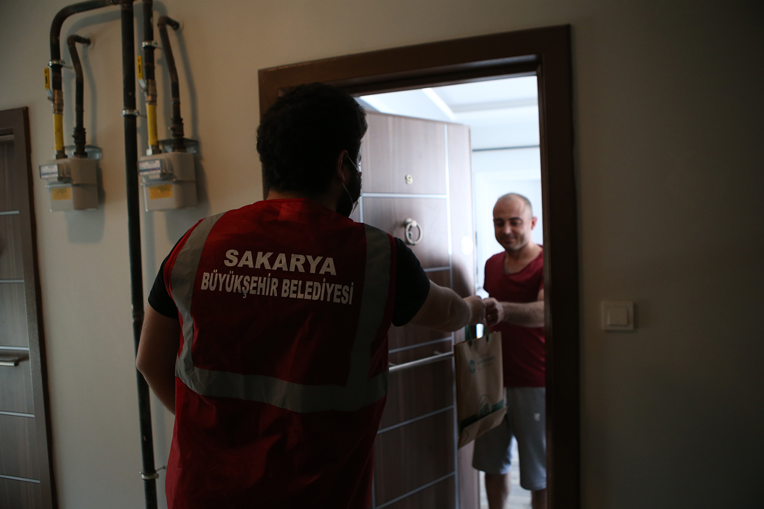 Maskeler evlere ulaşmaya devam ediyor