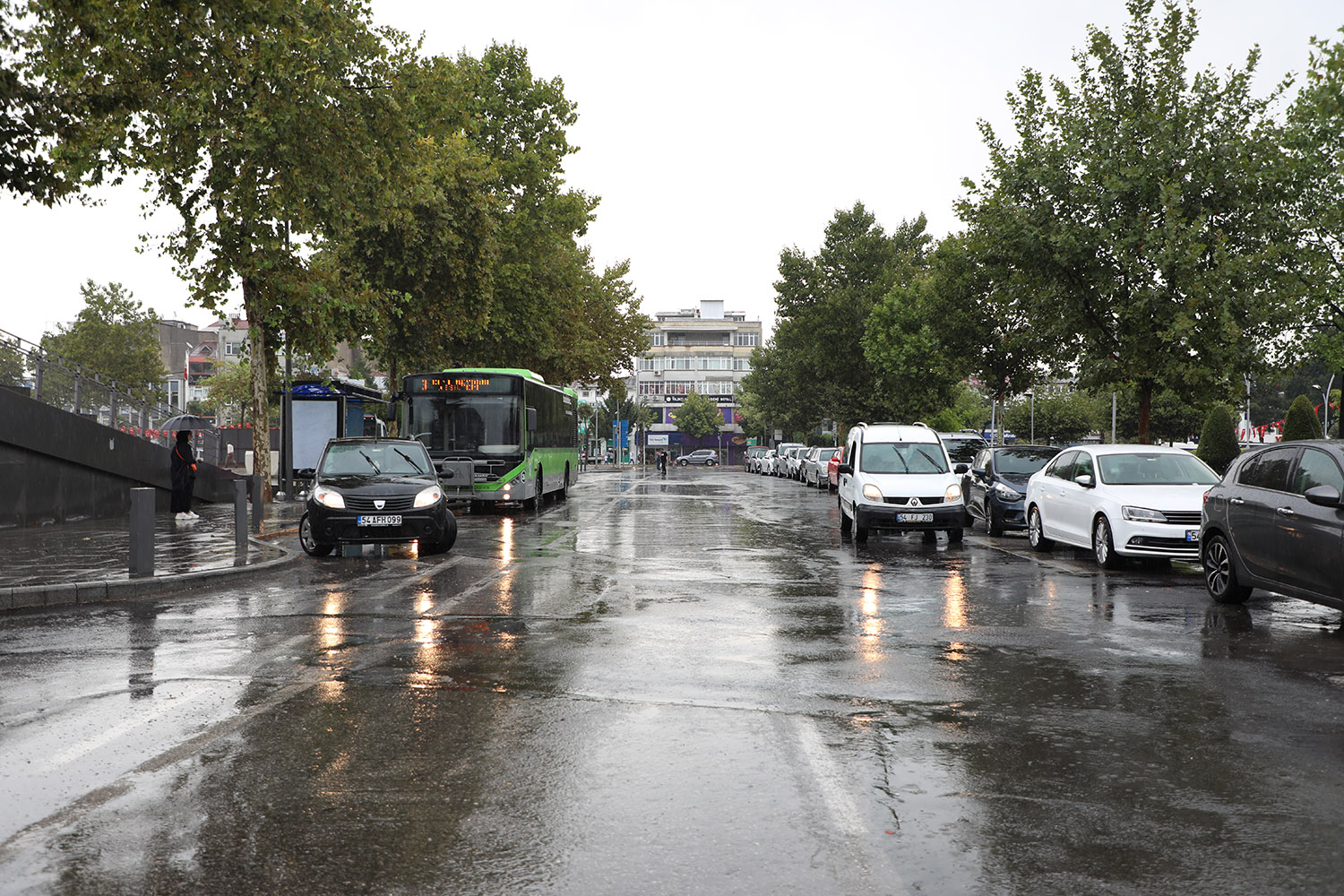 Sağlam altyapıyla buluşan Katlı Pazar esnafından Başkan Yüce’ye teşekkür