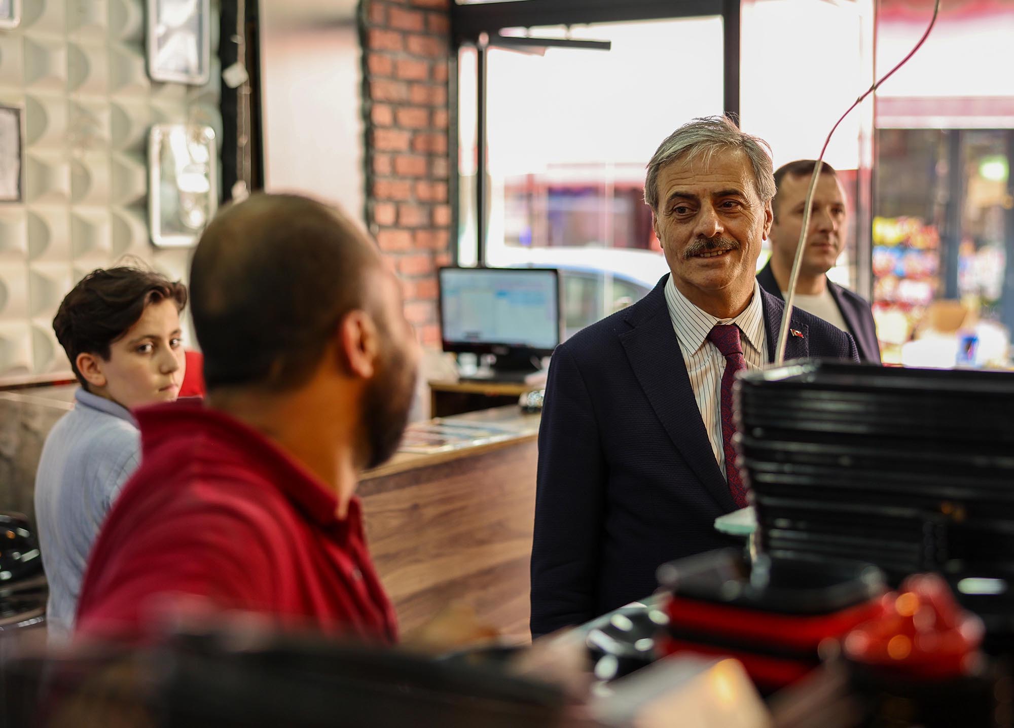 Yusuf Alemdar Sakarya’da adım adım vatandaşlarla kucaklaşıyor: “Şehrimizin ihtiyaçlarına yönelik adımlarımızı kararlılıkla atıyoruz”