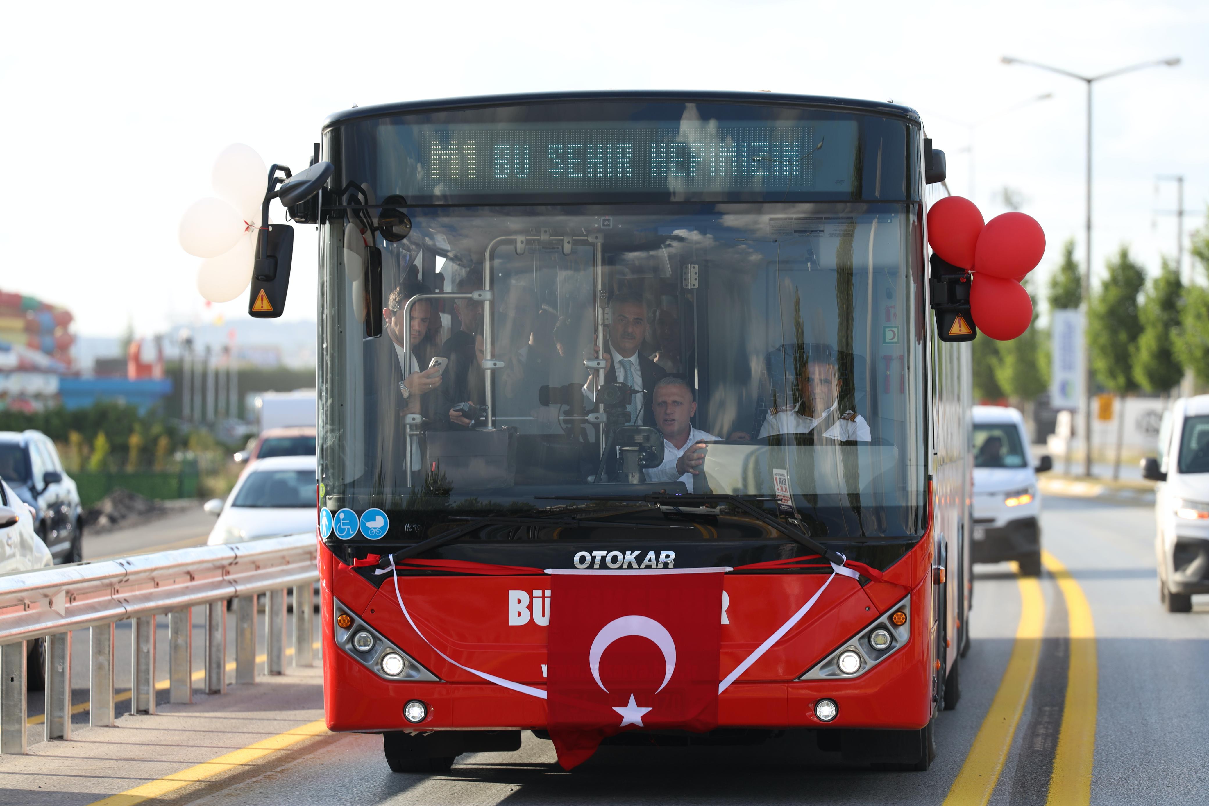 Metrobüsler seferlerine başladı: Büyükşehir detayları açıkladı