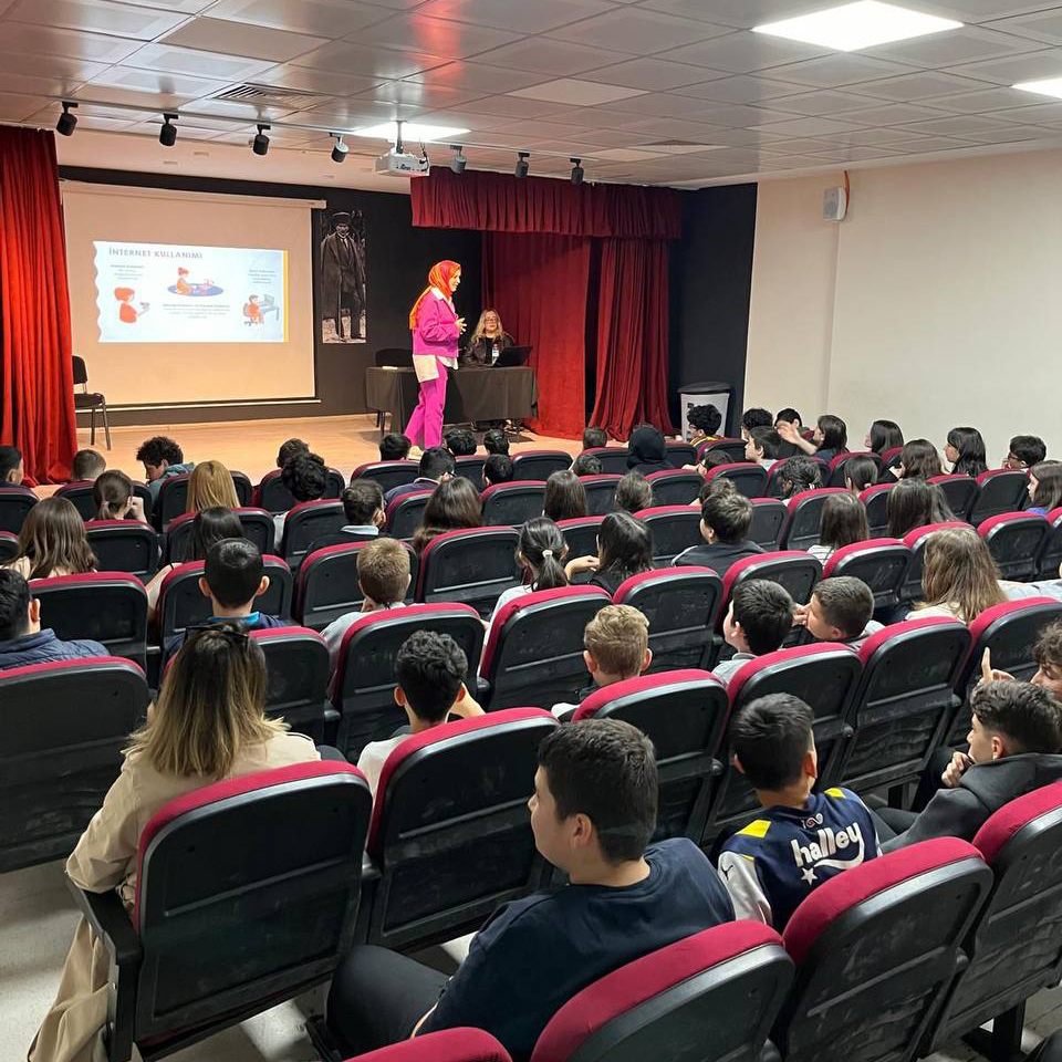 Büyükşehir’den öğrencilere “Dijital Denge” semineri