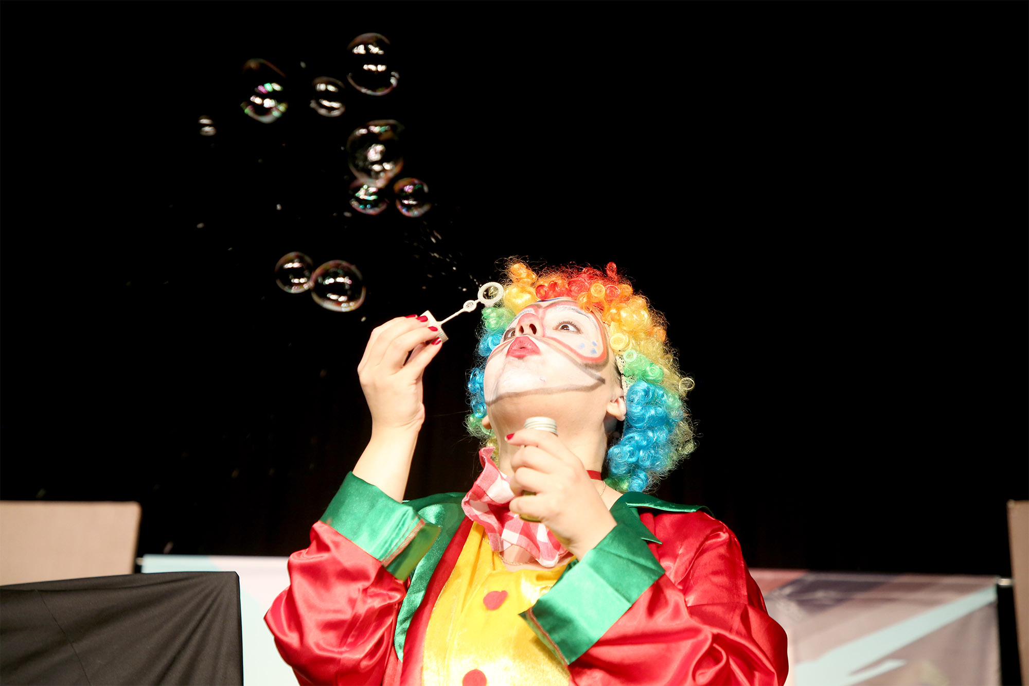 “İki Bavul Dolusu Hapşu ile Turşu” AKM’de kahkahayla geçti