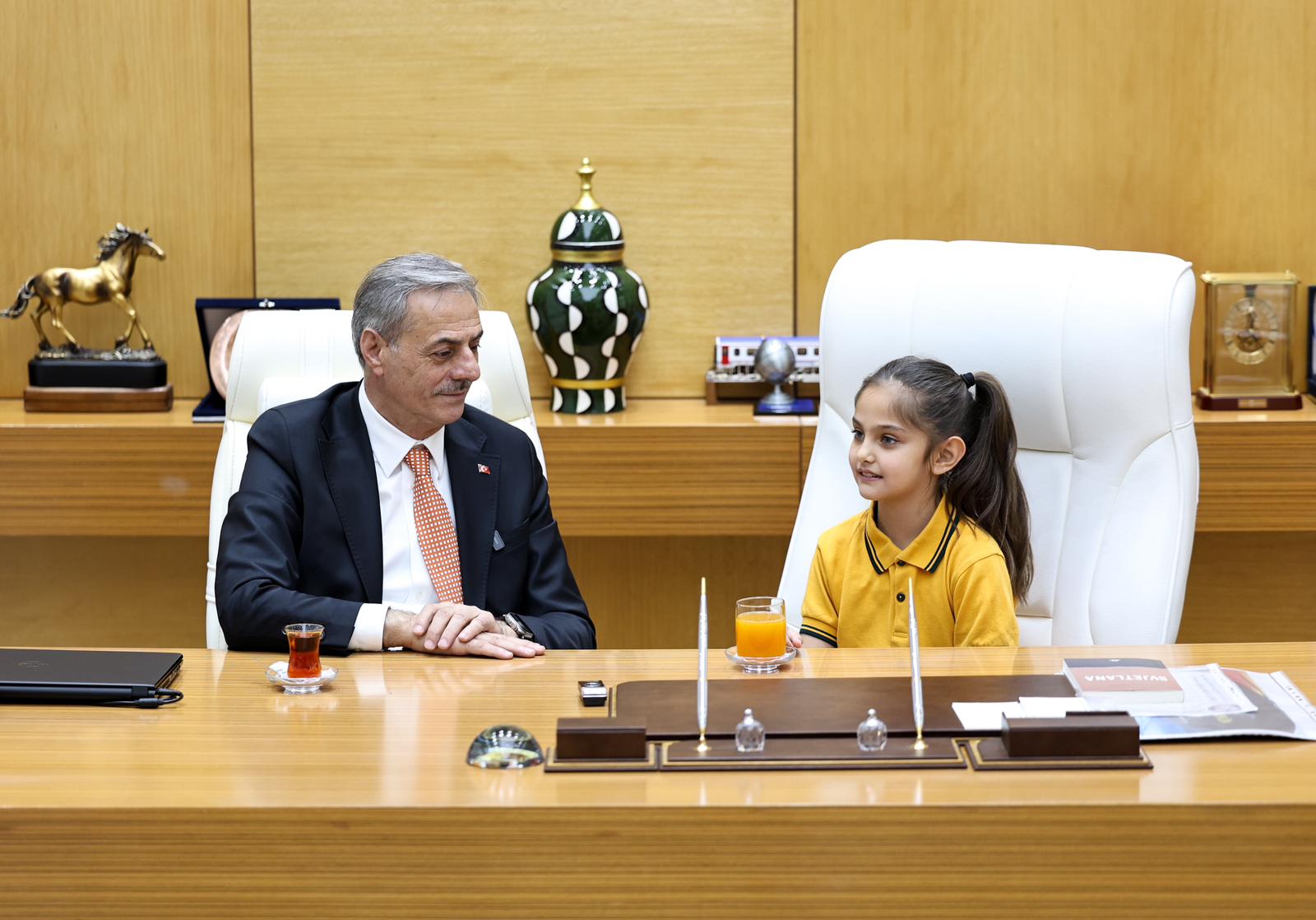 Yusuf Alemdar başkanlığı Elisa’ya devretti: “Hayal kurmaktan asla vazgeçmeyin”