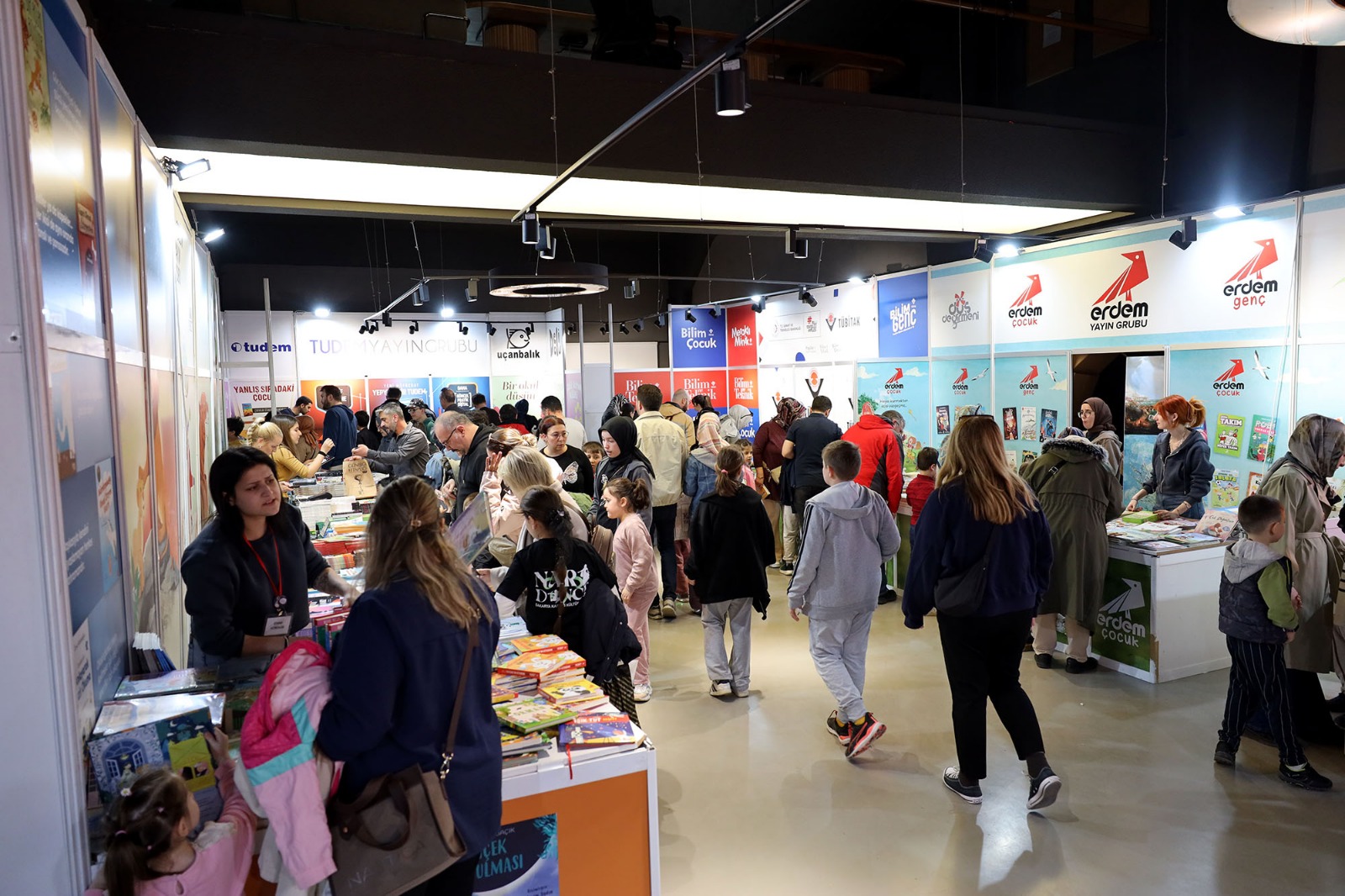 Sakarya Çocuk Edebiyatı Fuarı hafta sonunda doldu taştı