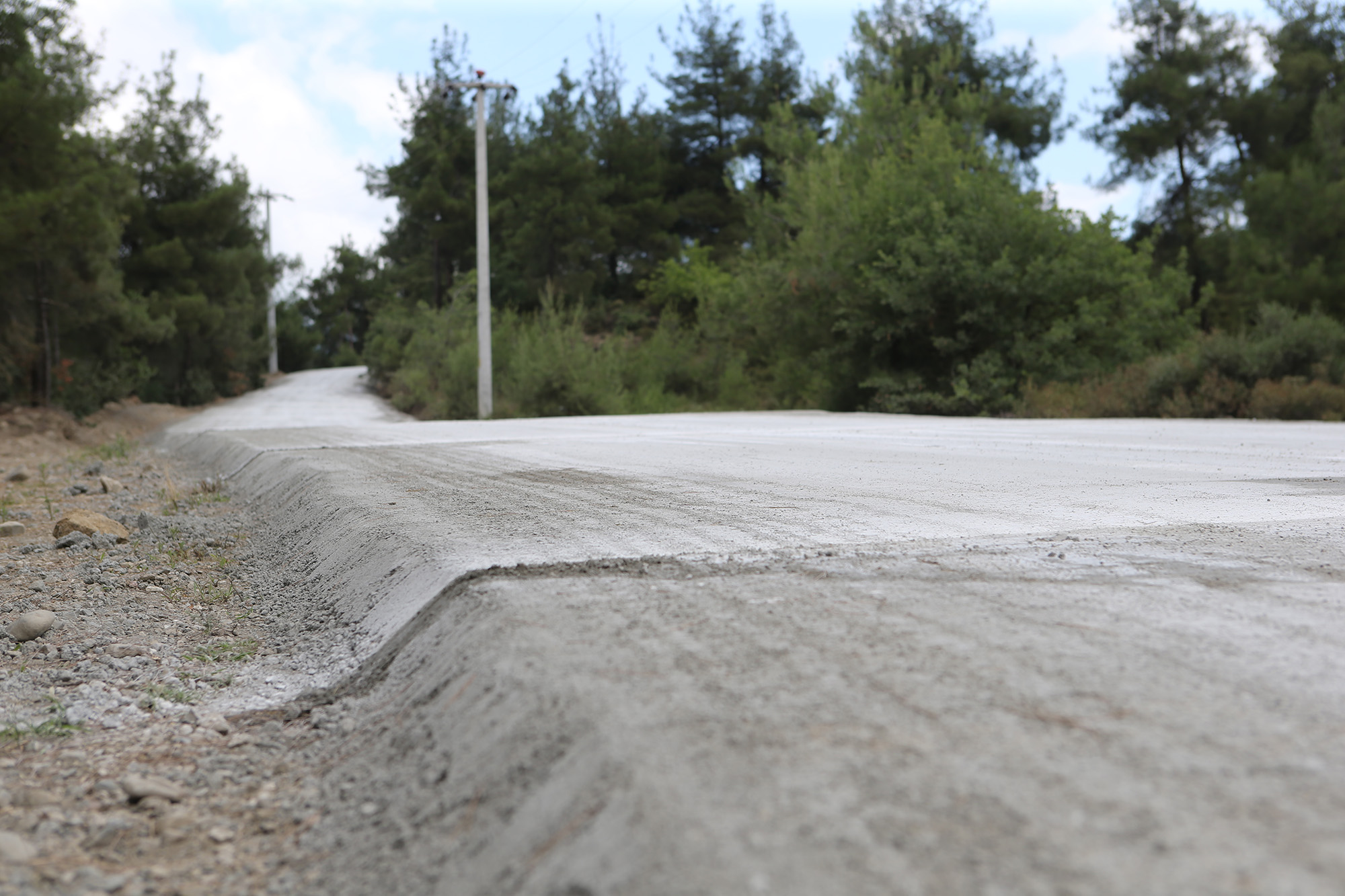 37 kilometrelik beton yol çalışmaları başladı