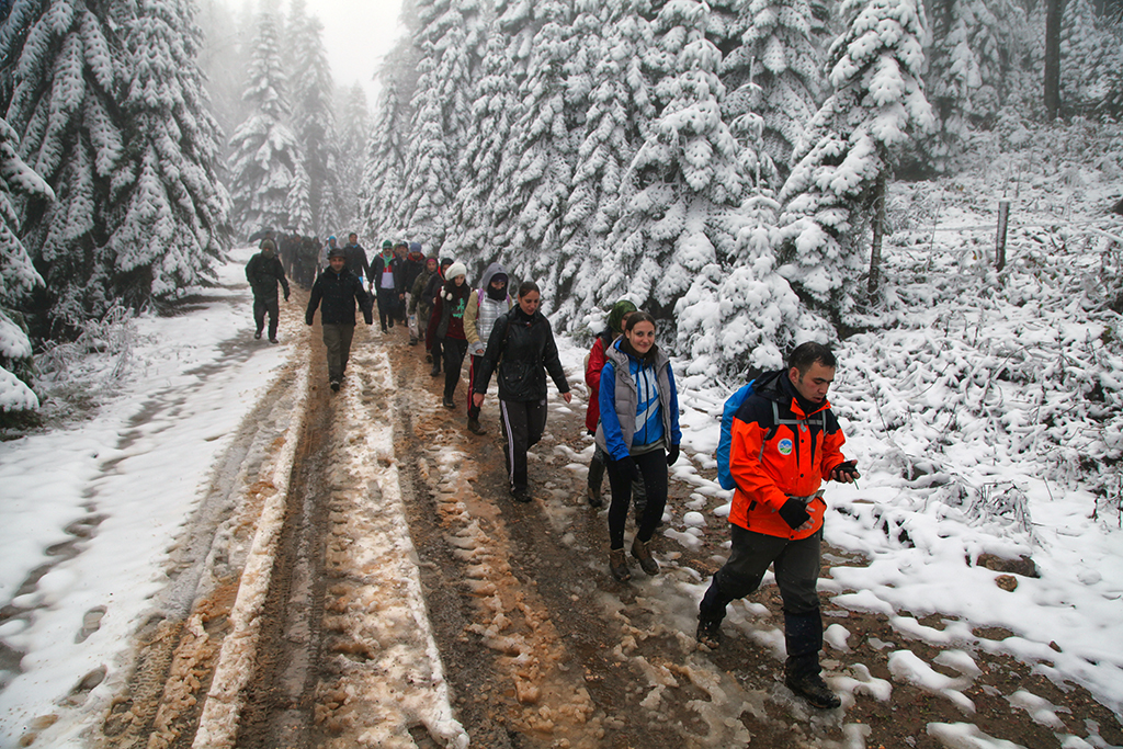 Yılın İlk Karı Eşliğinde Yürüdüler
