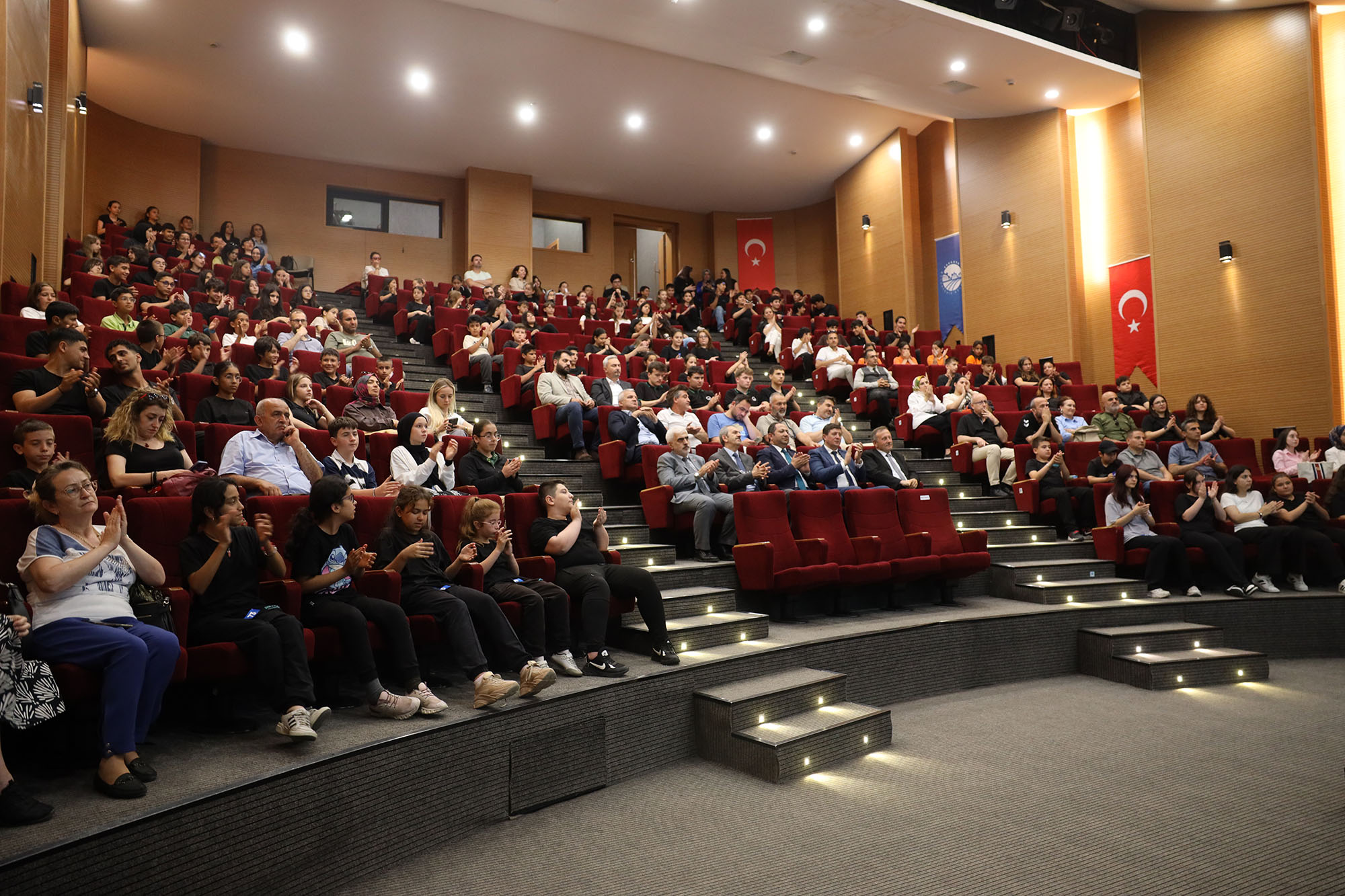 Sakarya’da öğrenciler ayrışan her atıkla geleceğe umut taşıdı