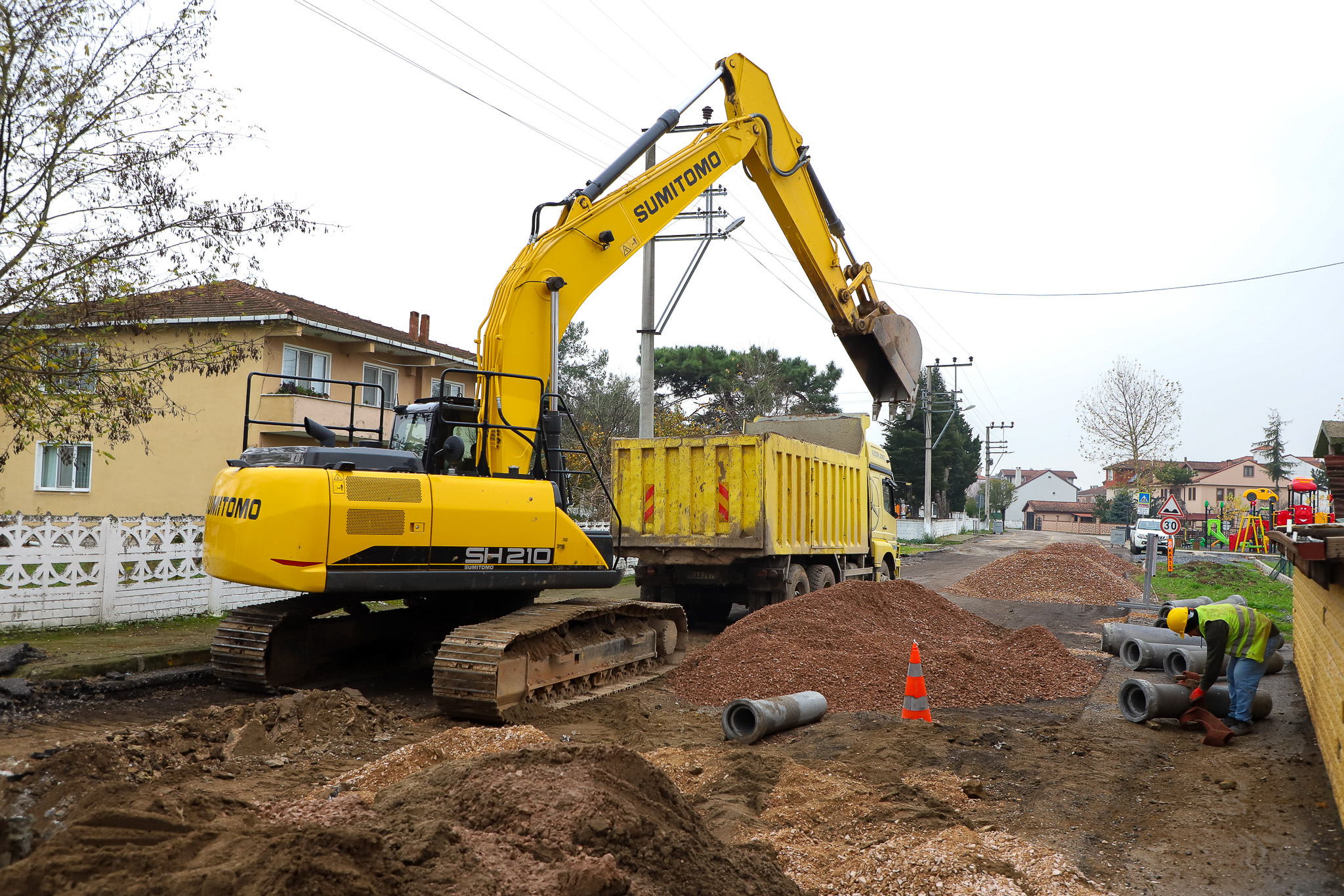 Söğütlü’nün atık su ve içme suyu projesinde çalışmalar hız kazandı